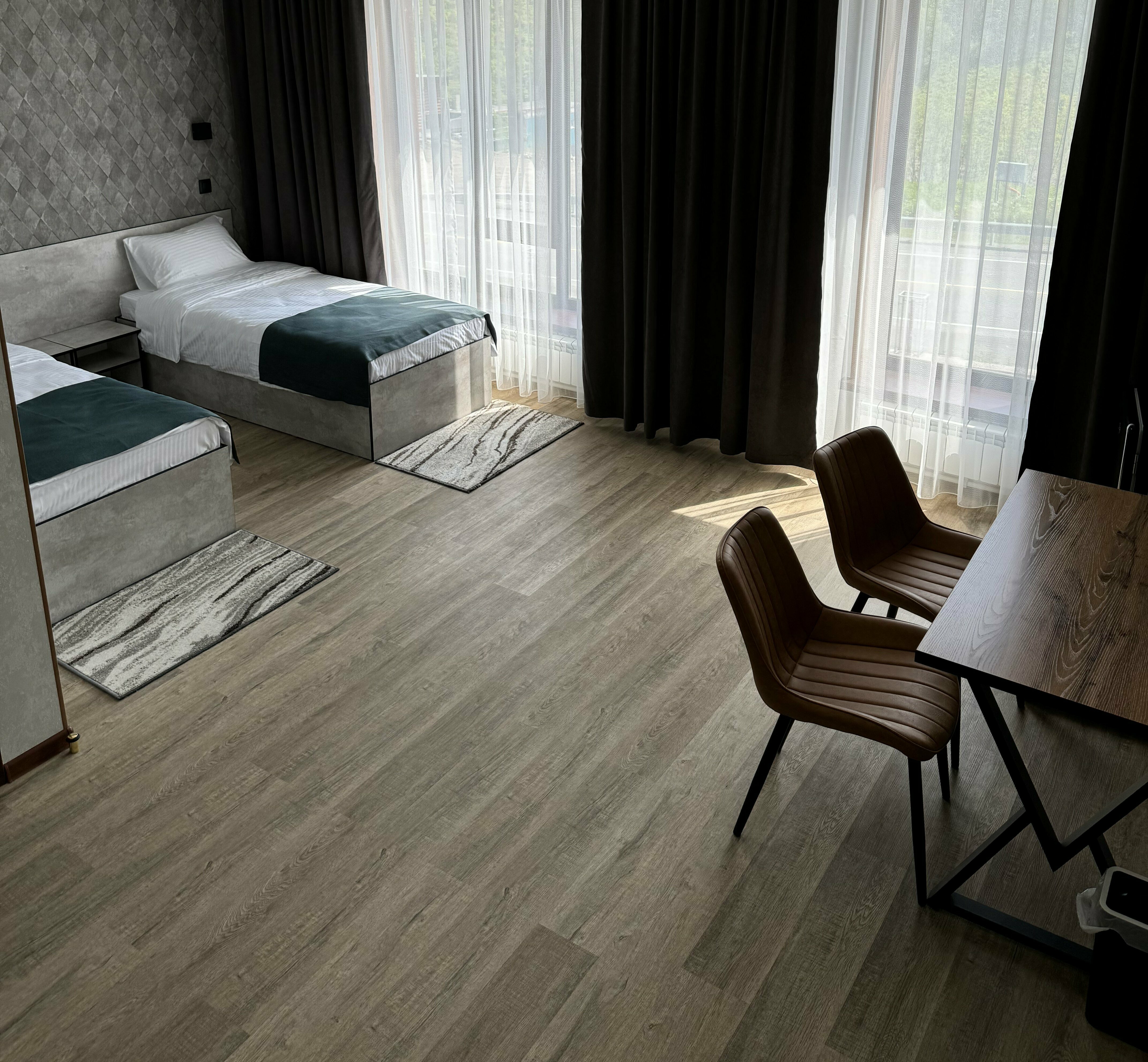 Просторный двухместный номер с 2 отдельными кроватями