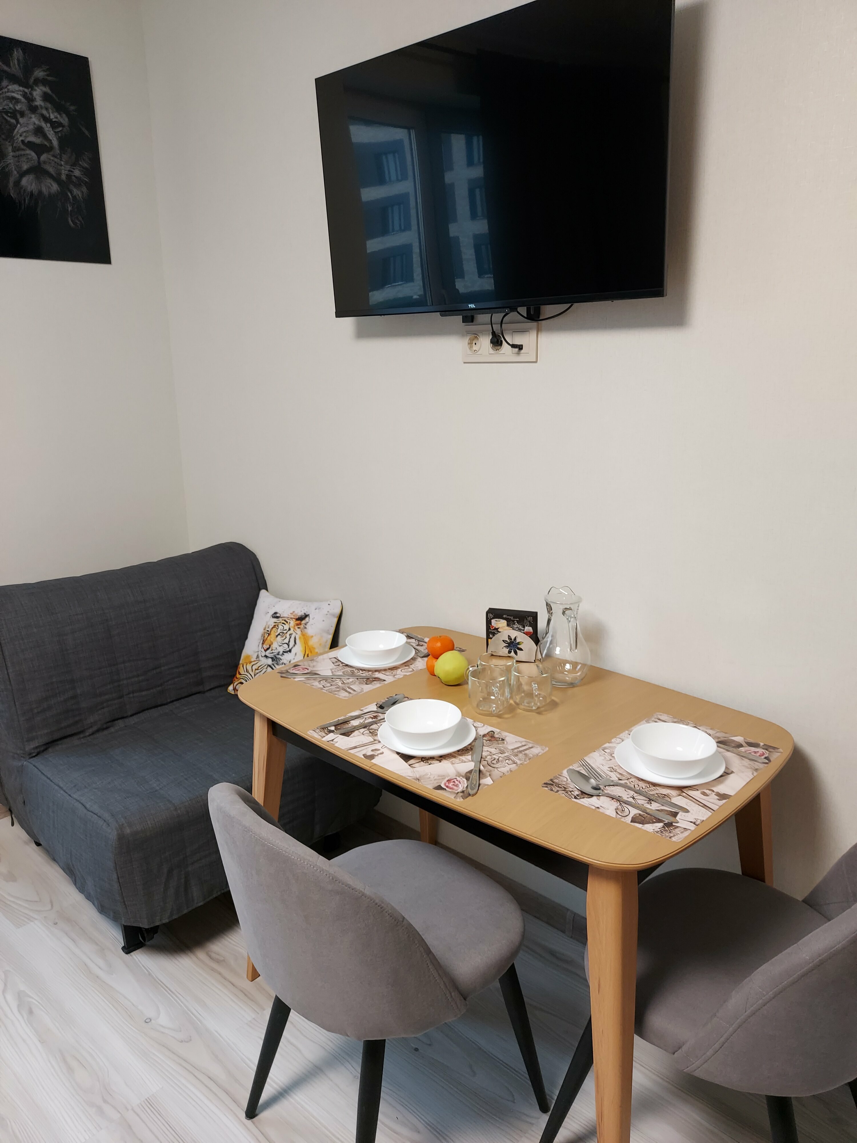 Номер-студия с кроватью размера "king-size" и диван-кроватью