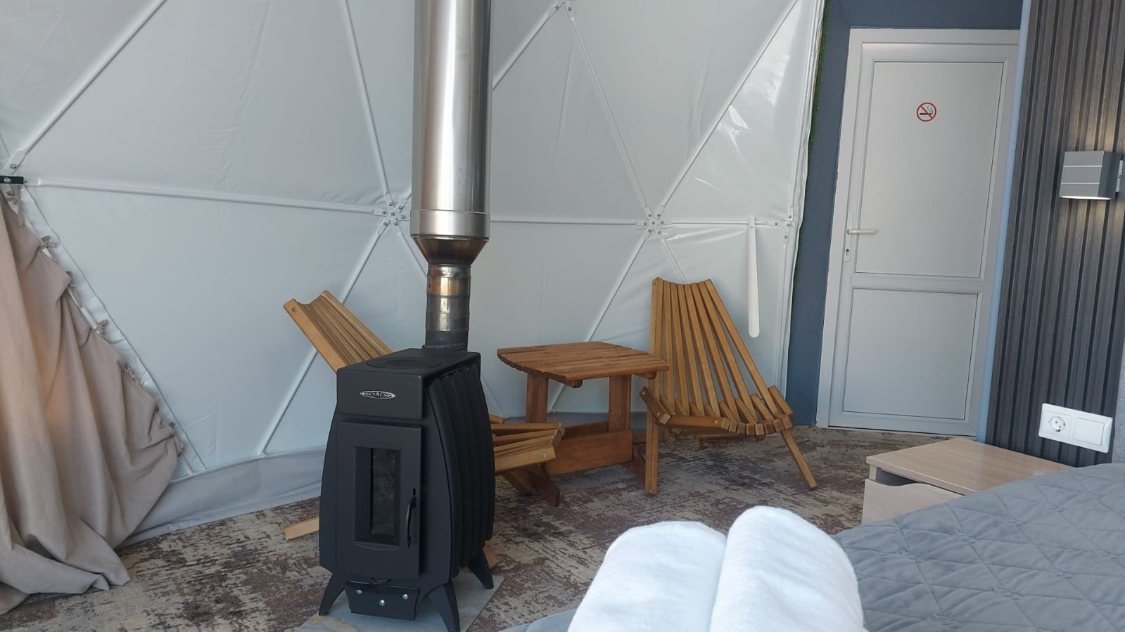 Трехместный номер с видом на горы