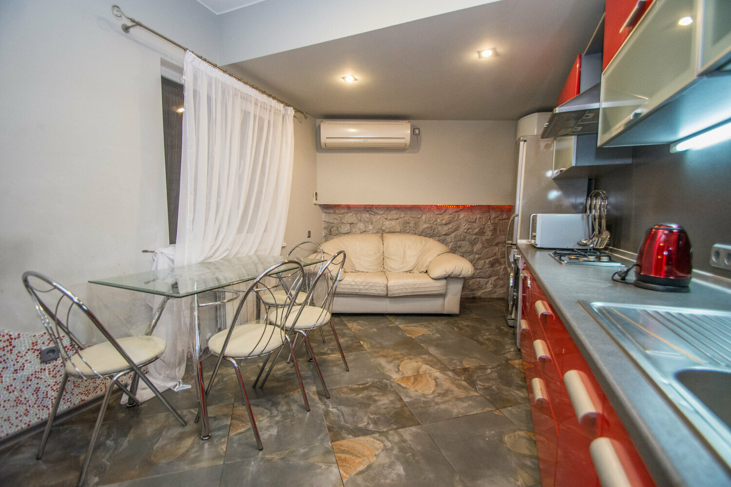 Четырехместный номер с балконом