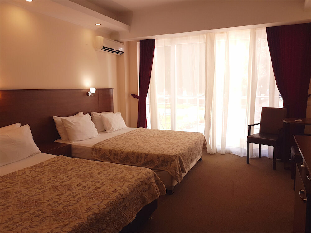 Трехместный номер с балконом