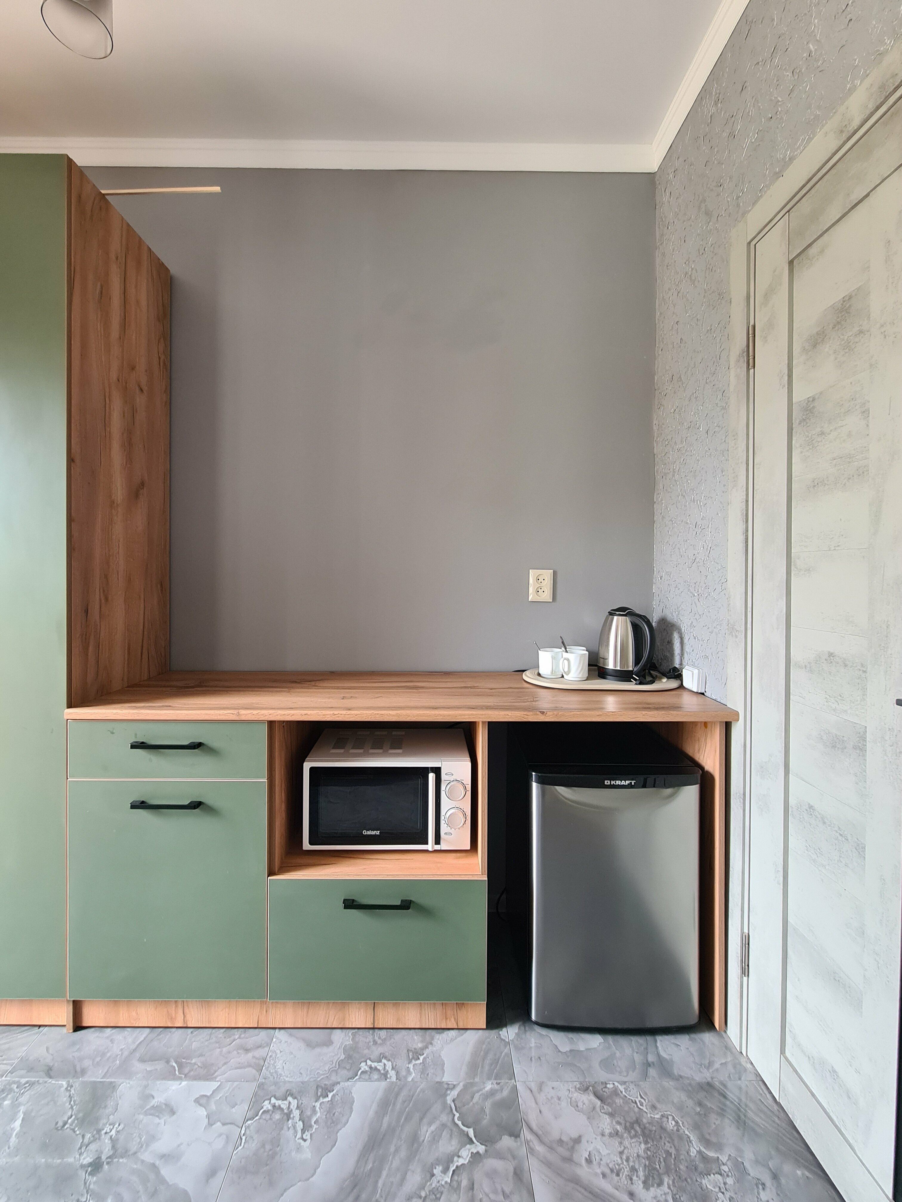 Трехместный номер с видом на бассейн