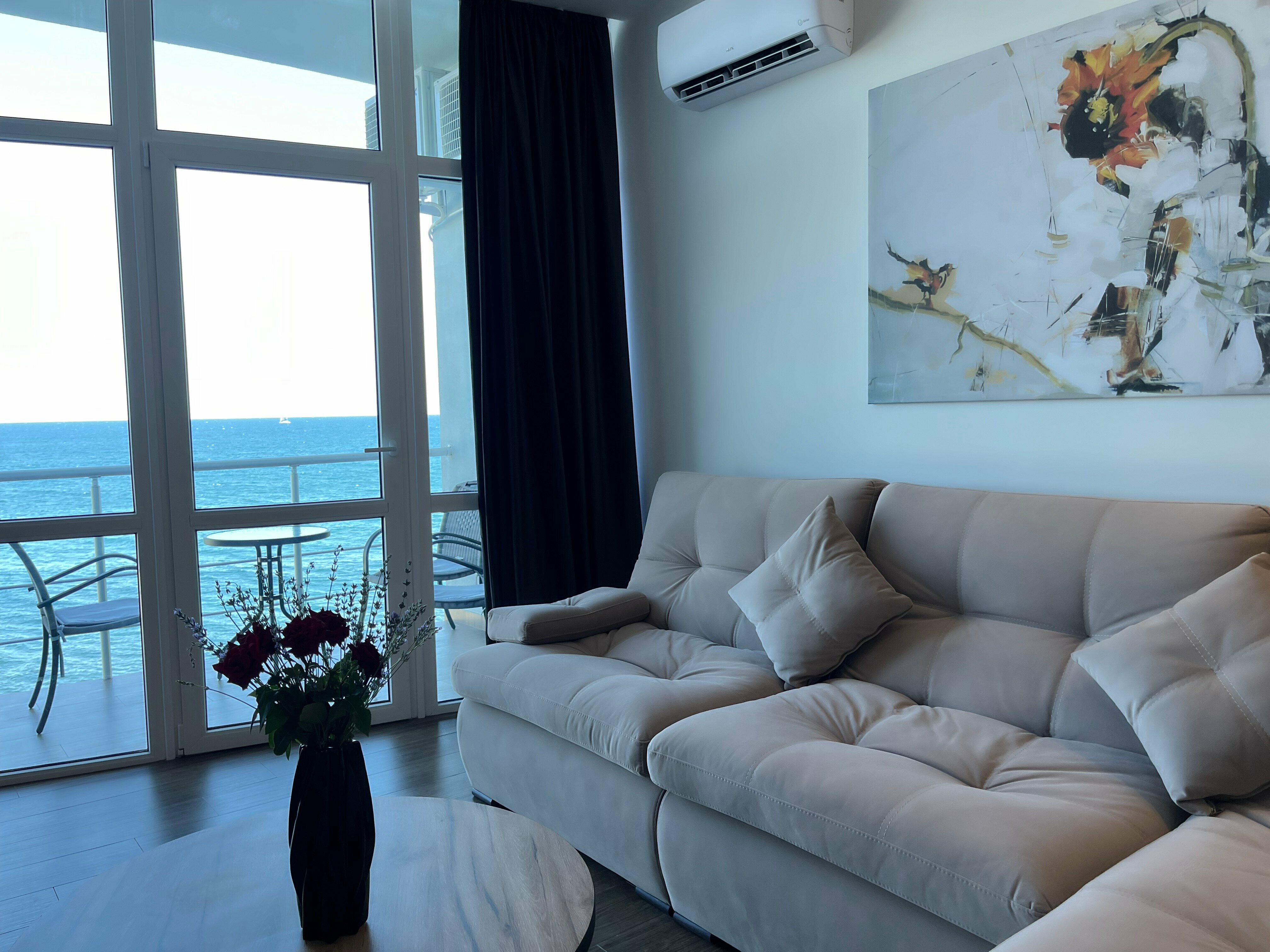 Люкс с кроватью размера «king-size» и видом на море