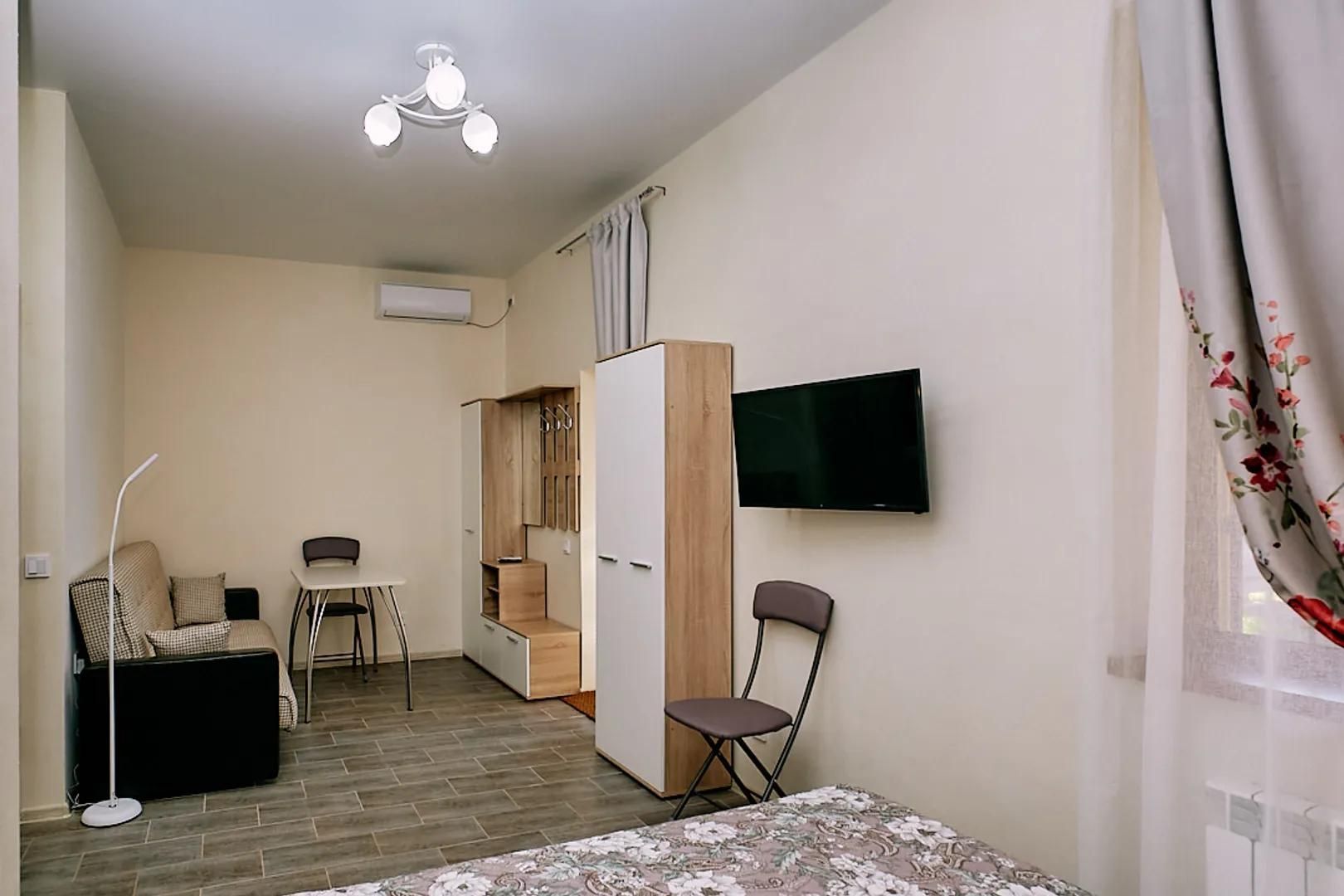 Трехместный номер «Комфорт» с душем