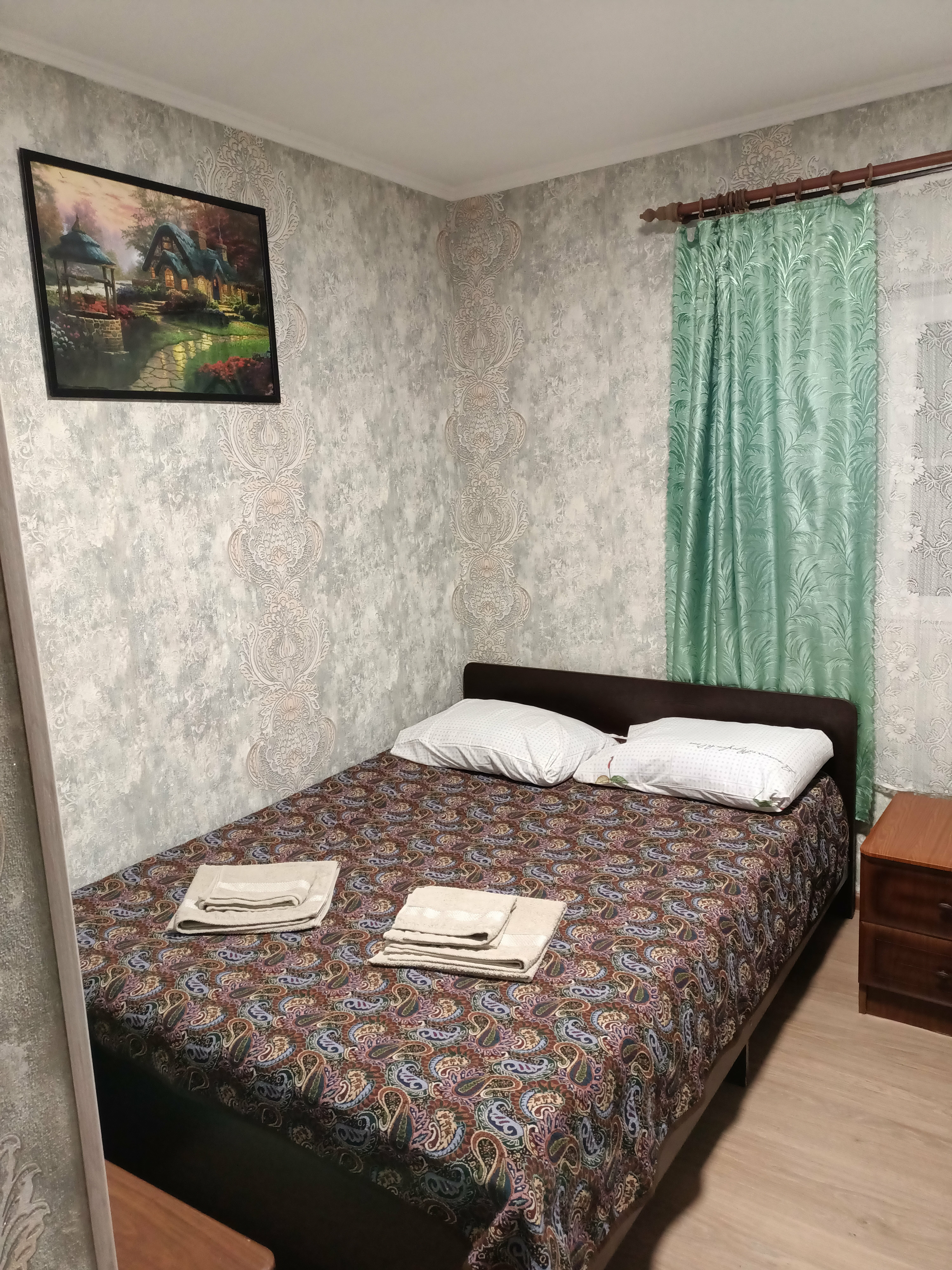 Трехместный номер с собственной ванной комнатой