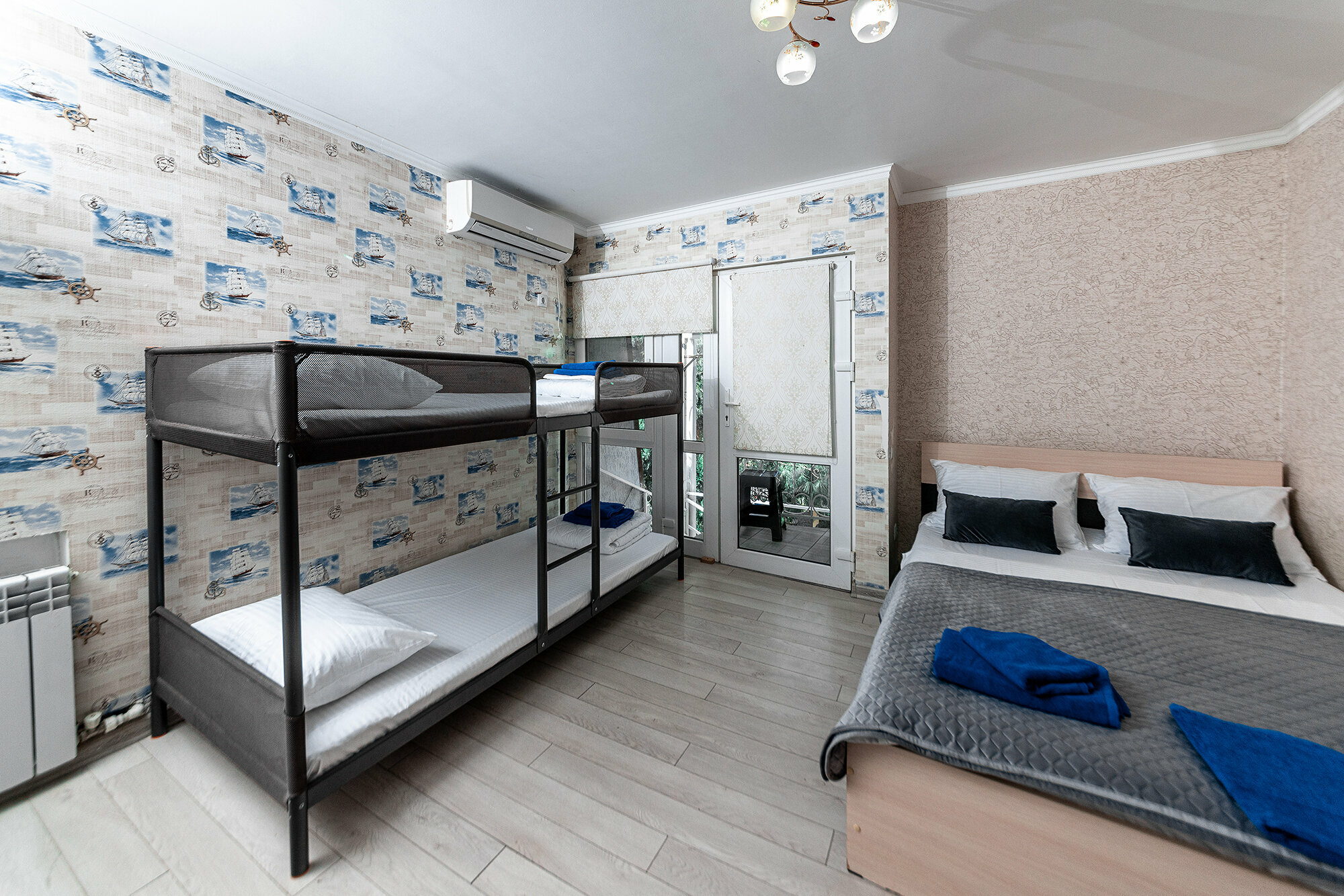 Четырехместный номер с душем