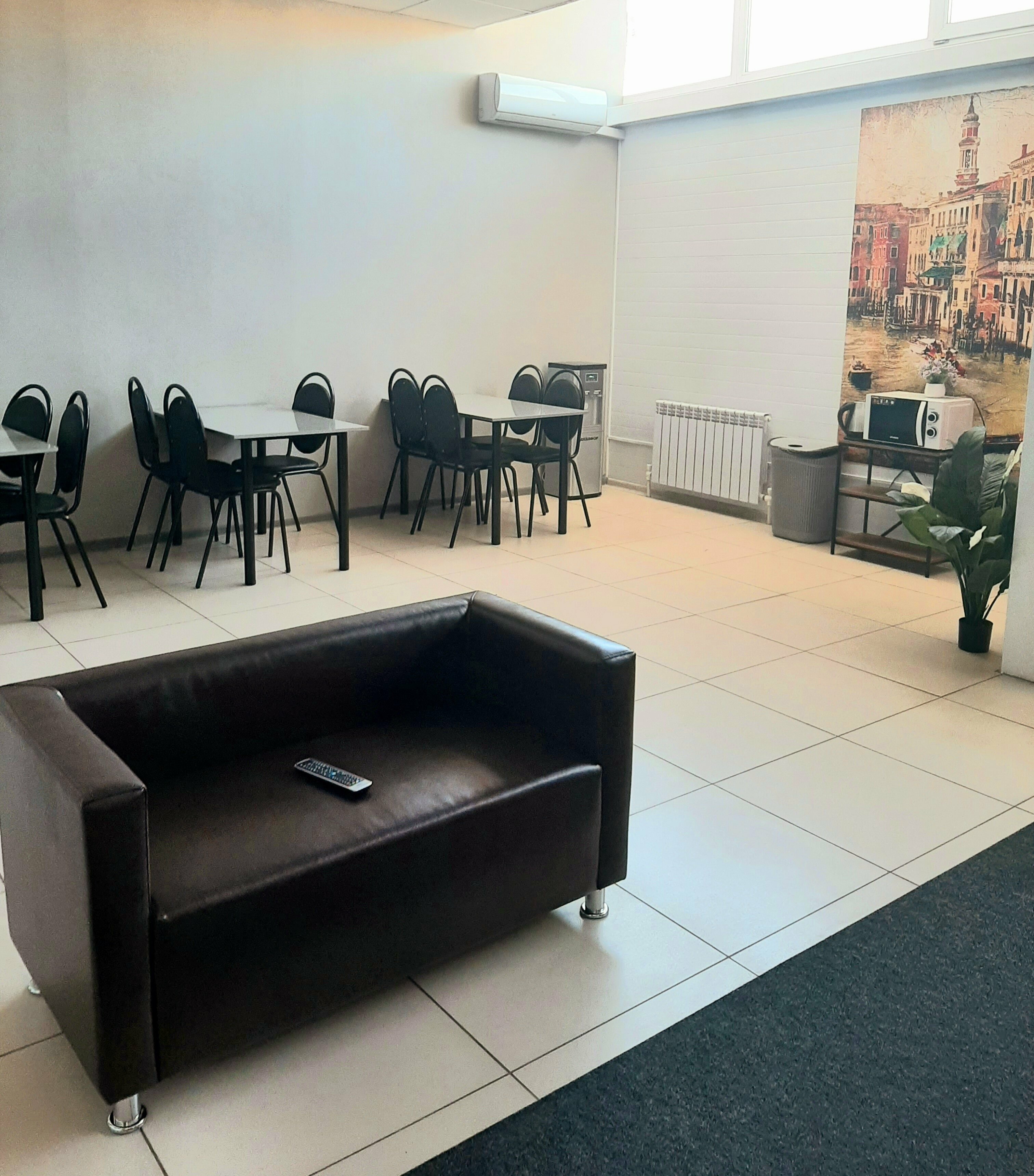 Спальное место на двухъярусной кровати в общем номере для мужчин