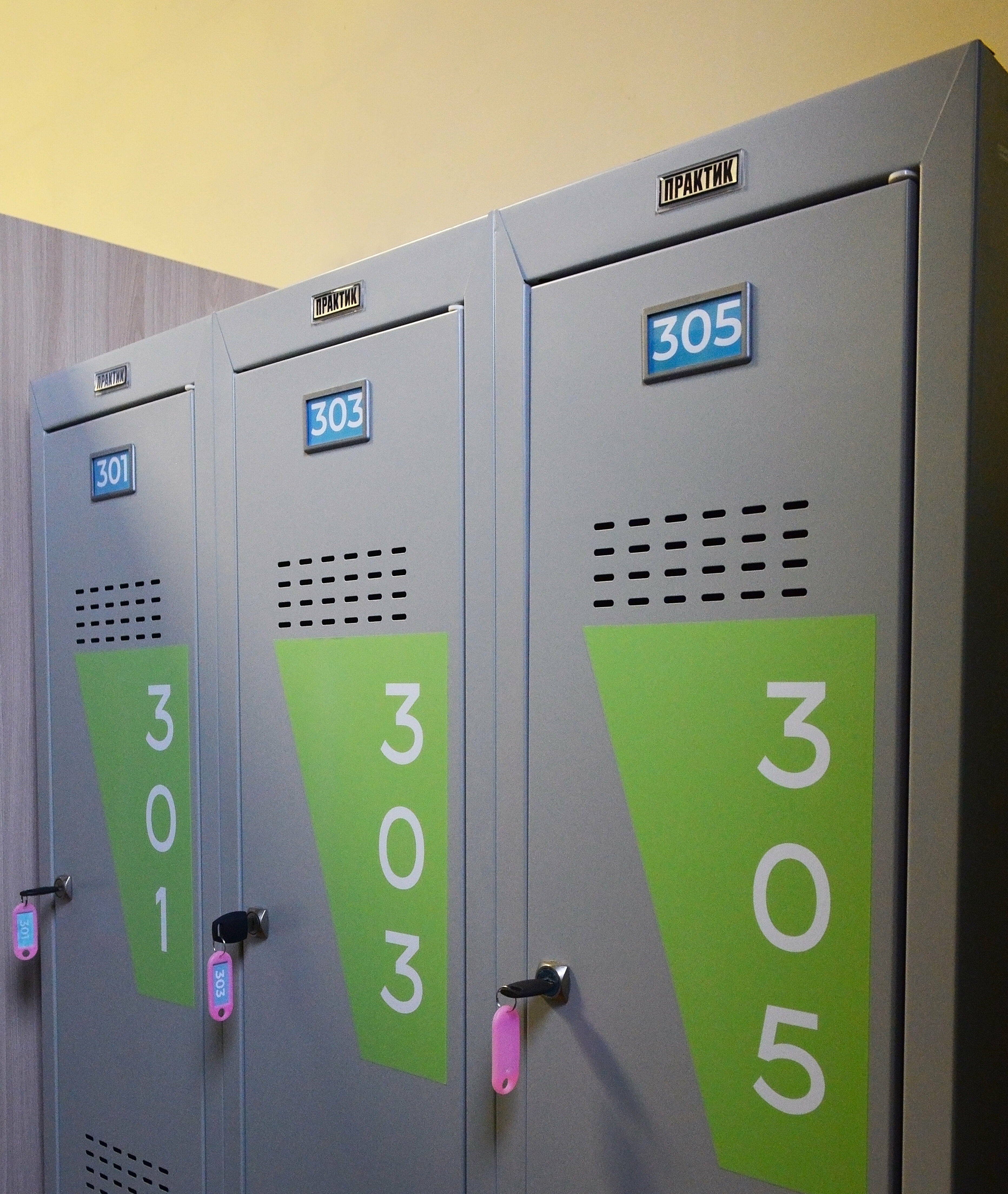 Спальное место на двухъярусной кровати в общем номере для мужчин