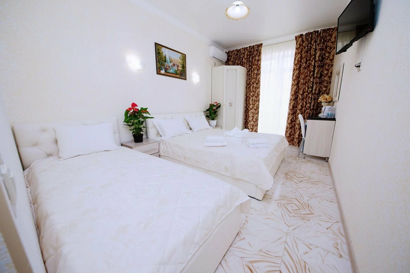 Трехместный номер с балконом