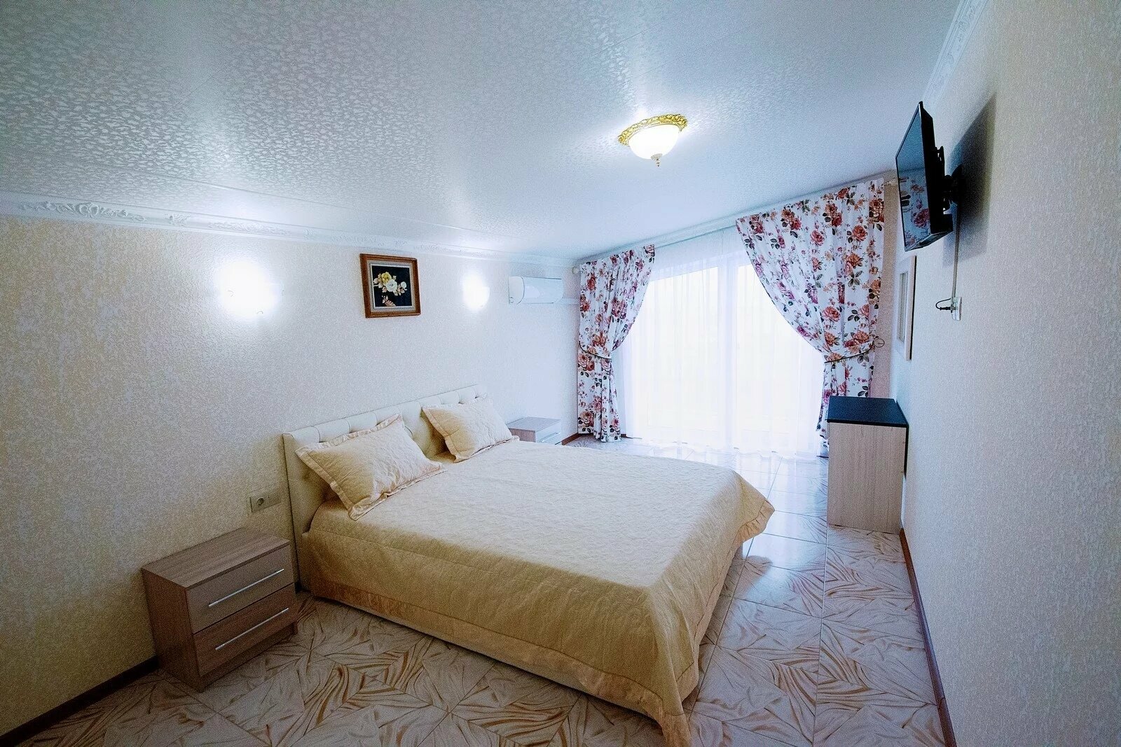 Трехместный номер с балконом