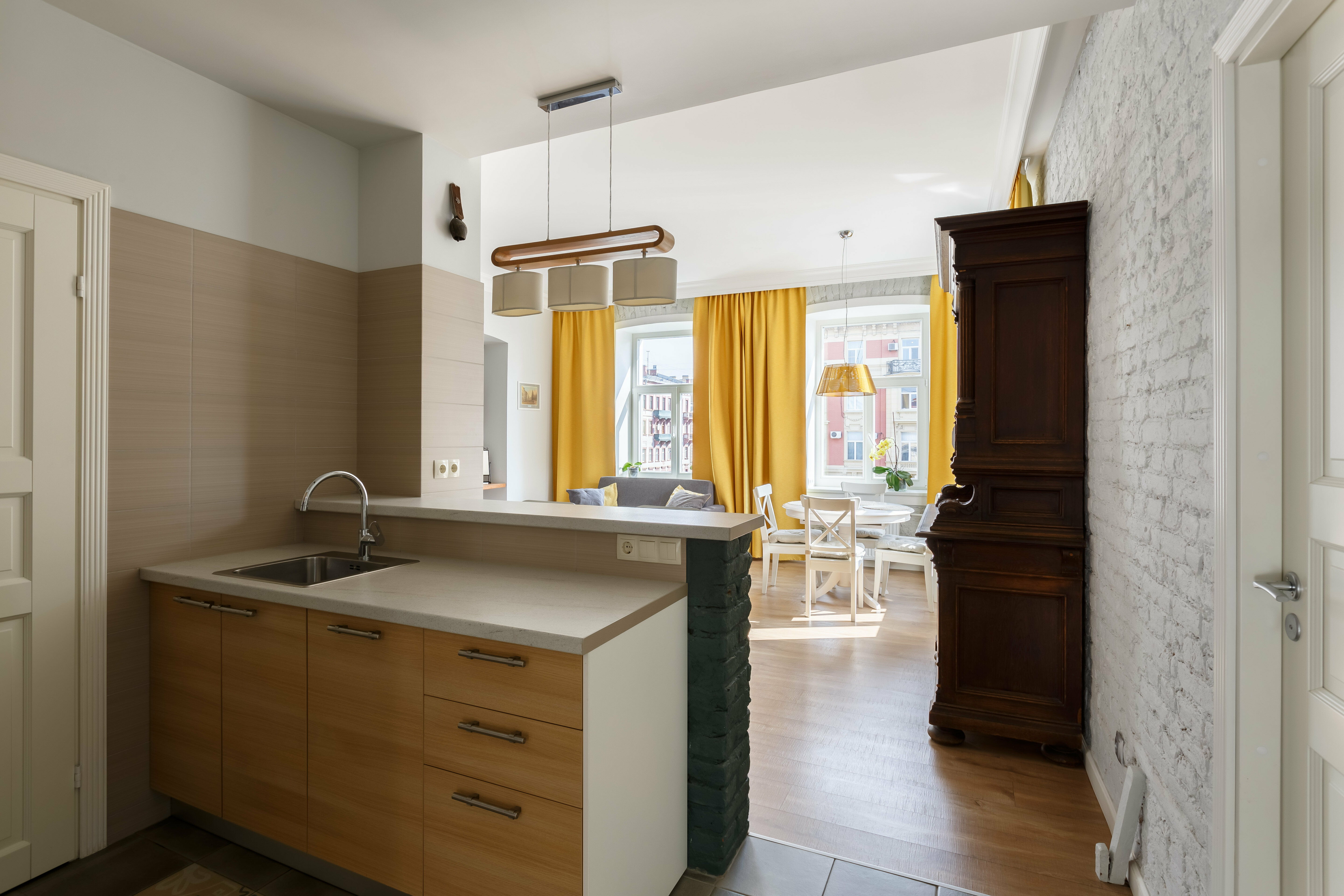 Номер-студия с кроватью размера "king-size" и диван-кроватью