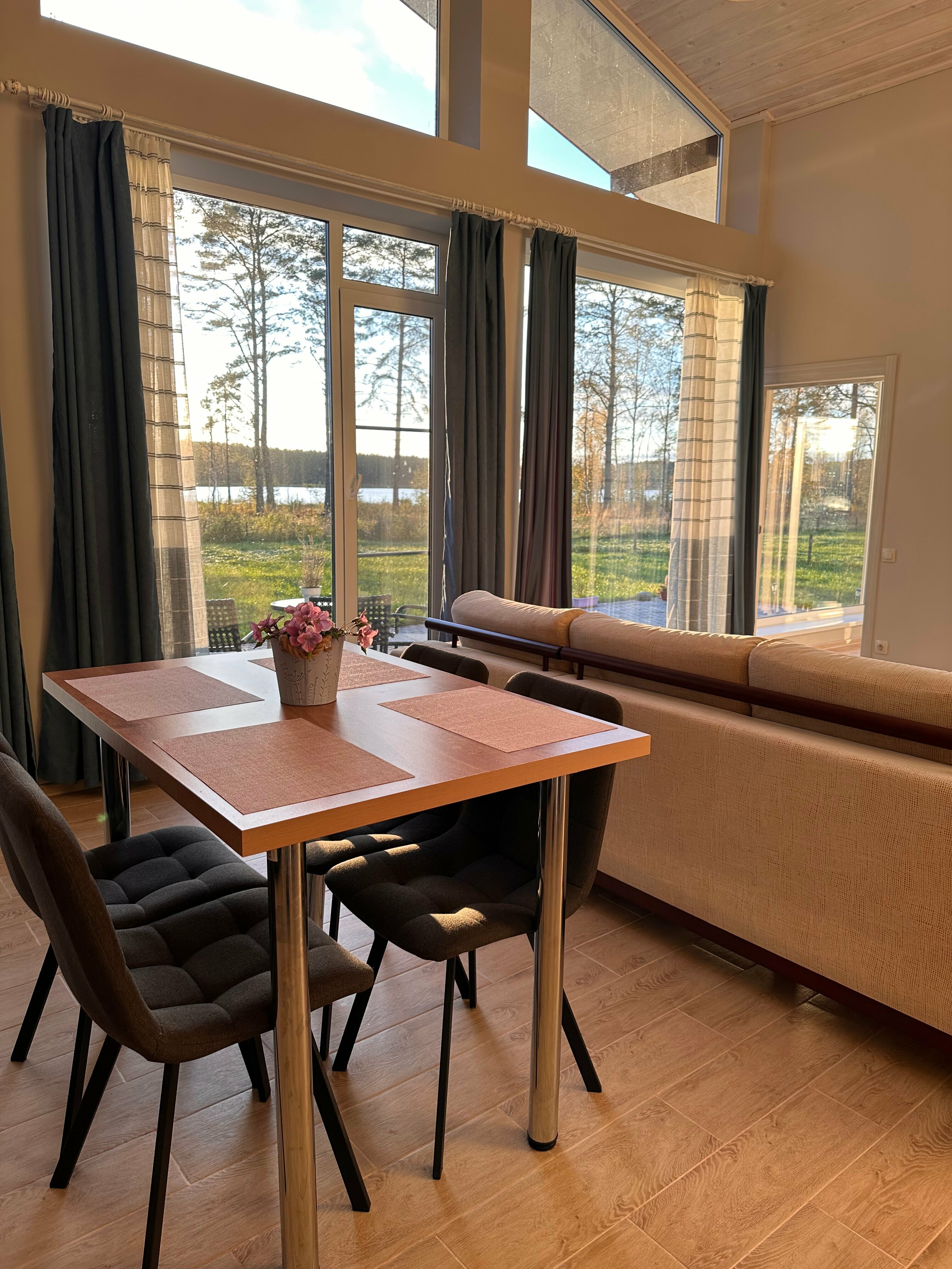 Коттедж с видом на озеро