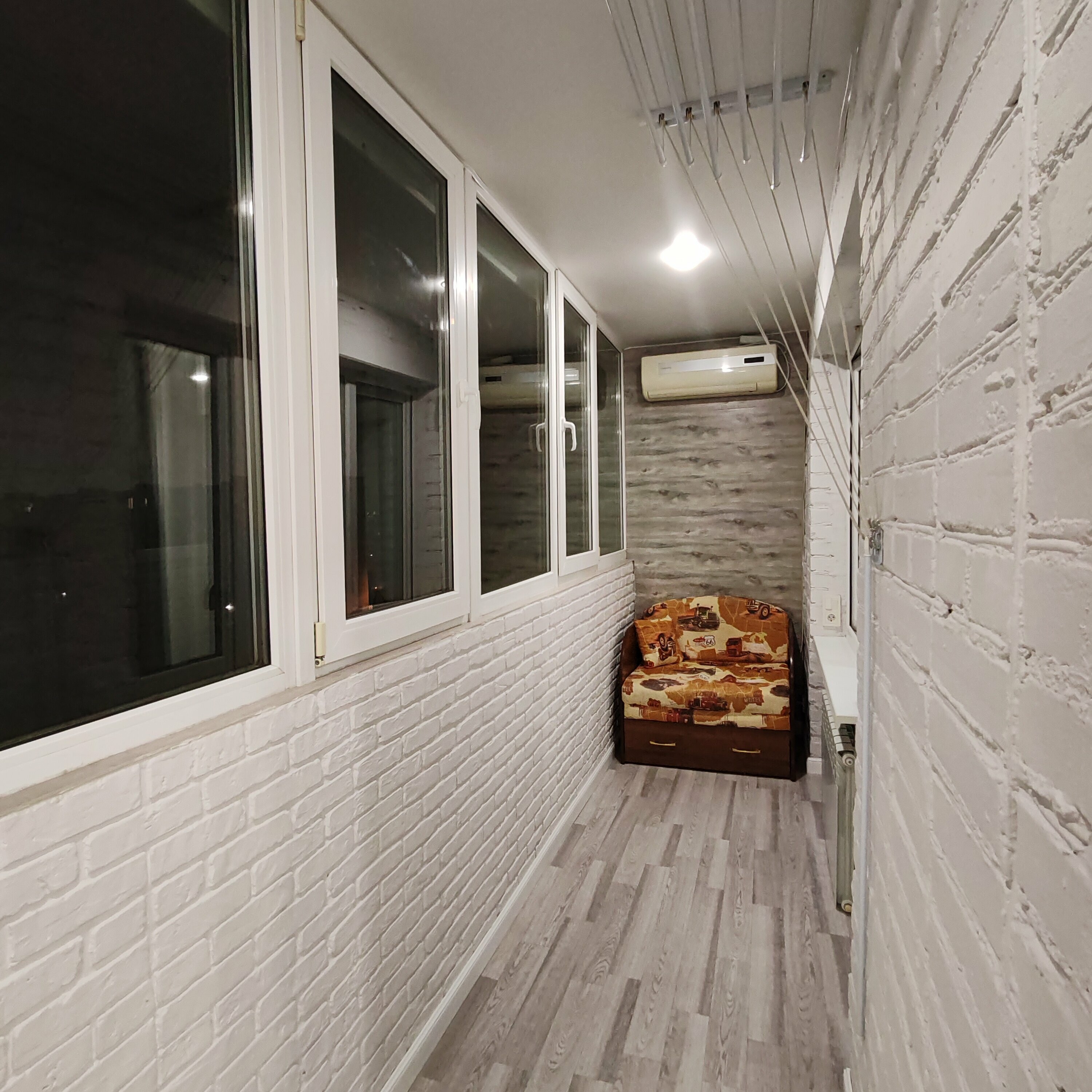 Стандартный номер с 2 односпальными кроватями и диваном