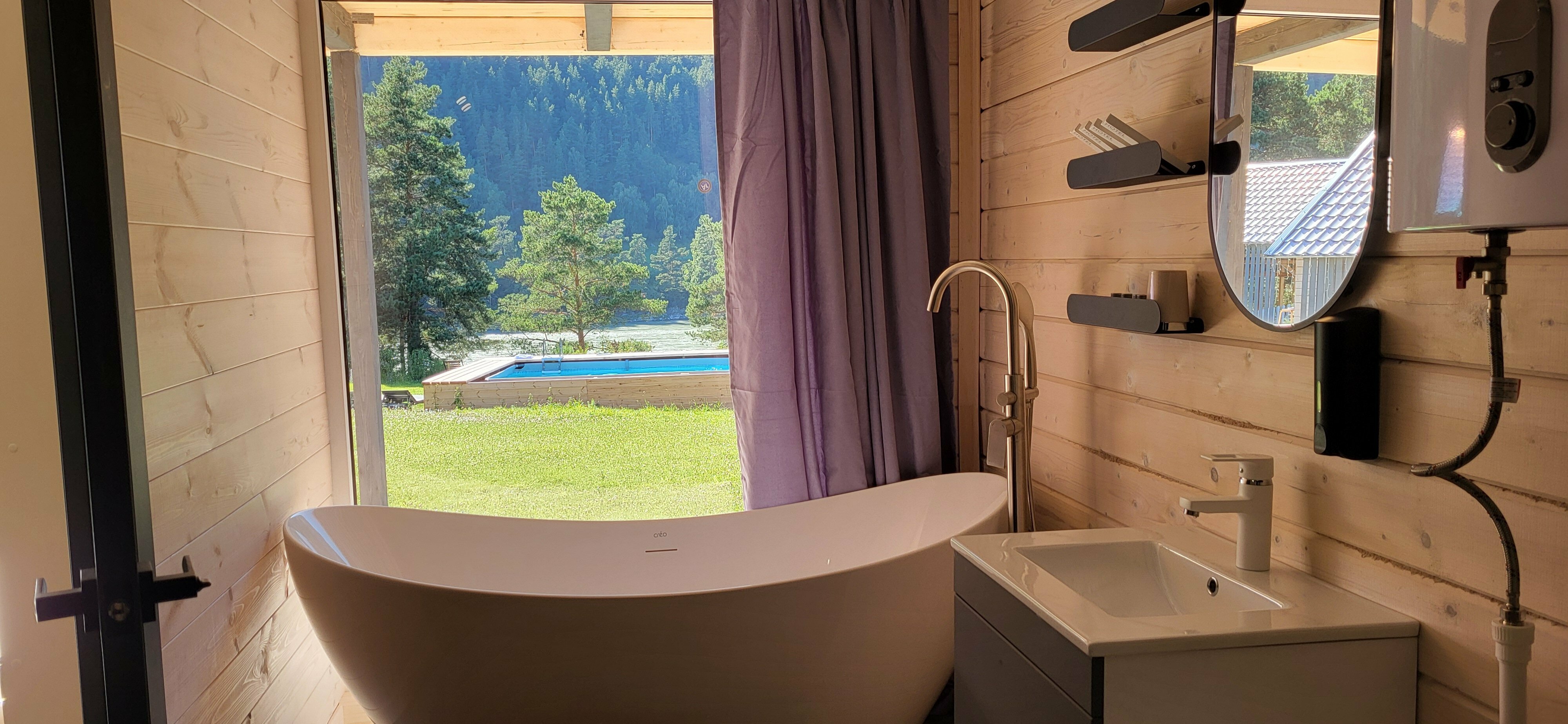 Коттедж с балконом