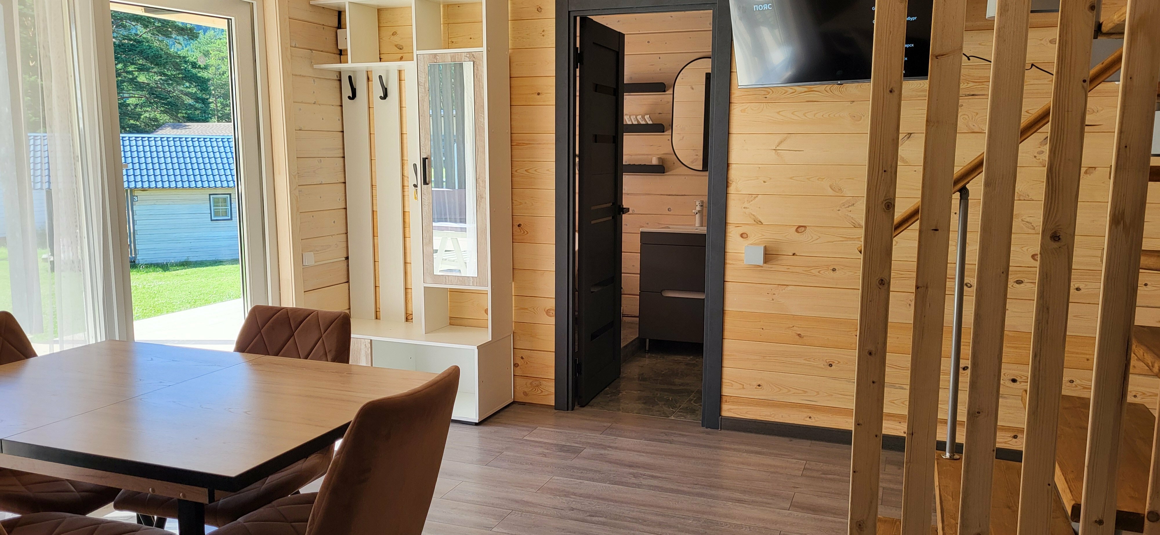 Коттедж с балконом