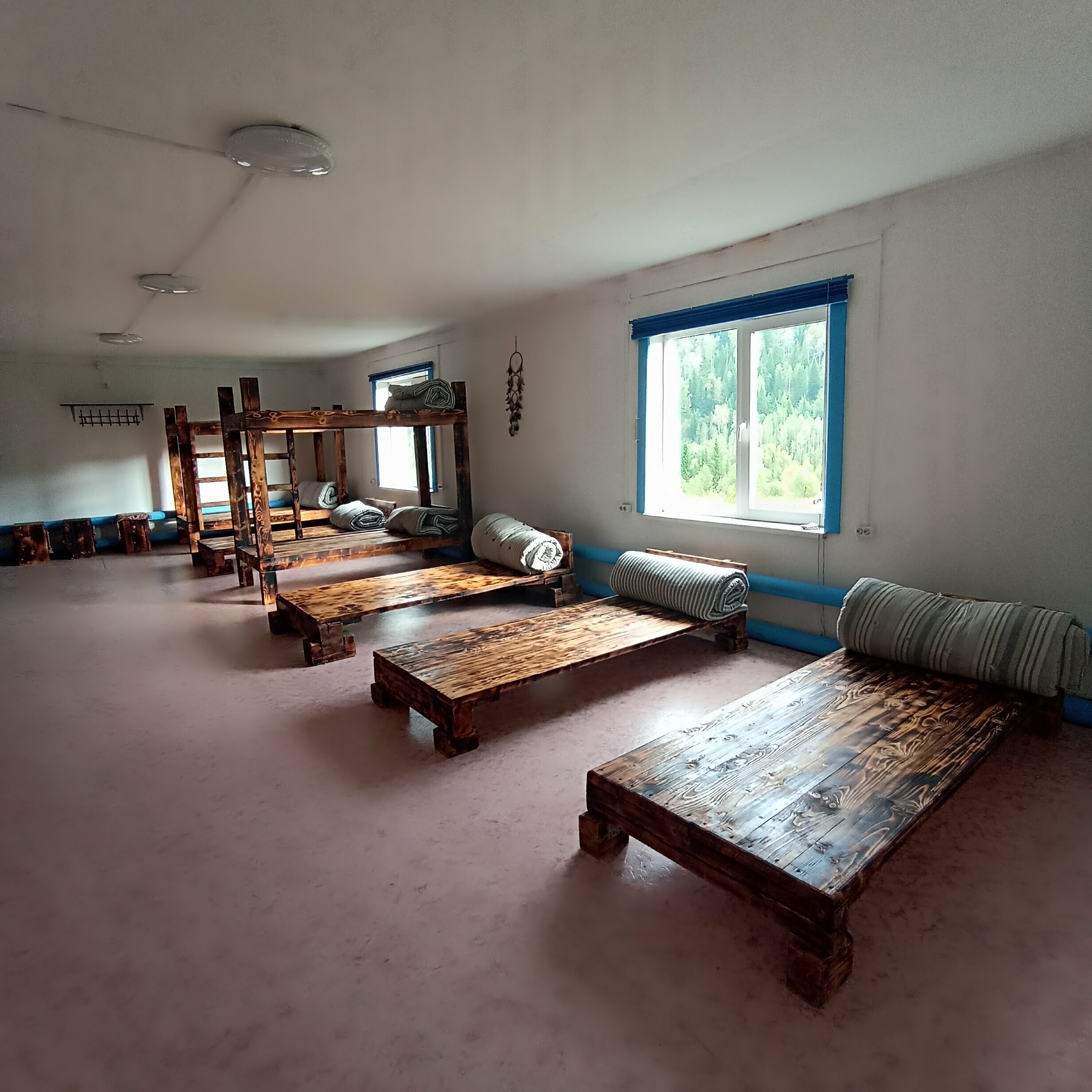 Общий 10-местный номер для мужчин и женщин