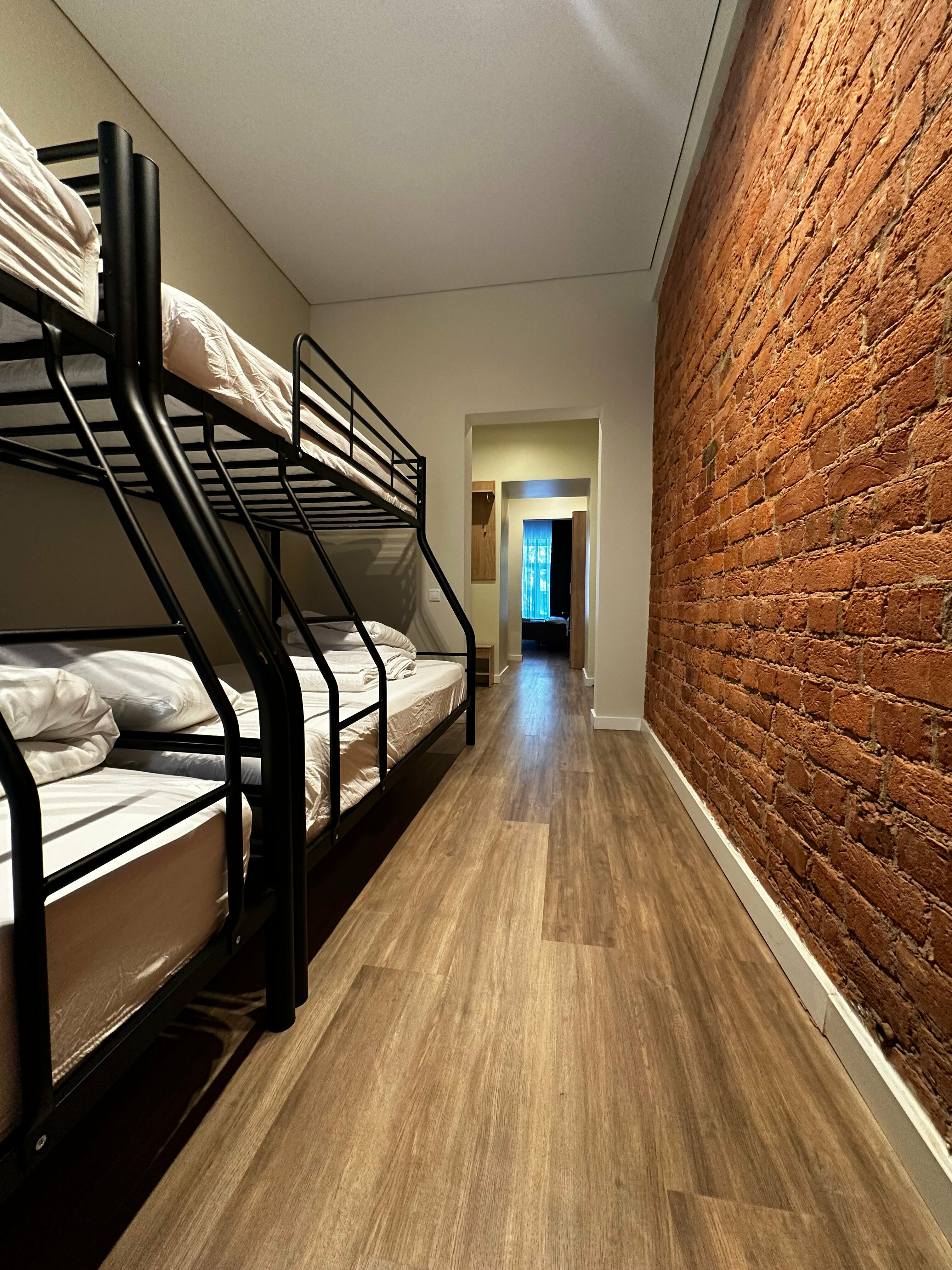 Cемейный номер с собственной ванной комнатой