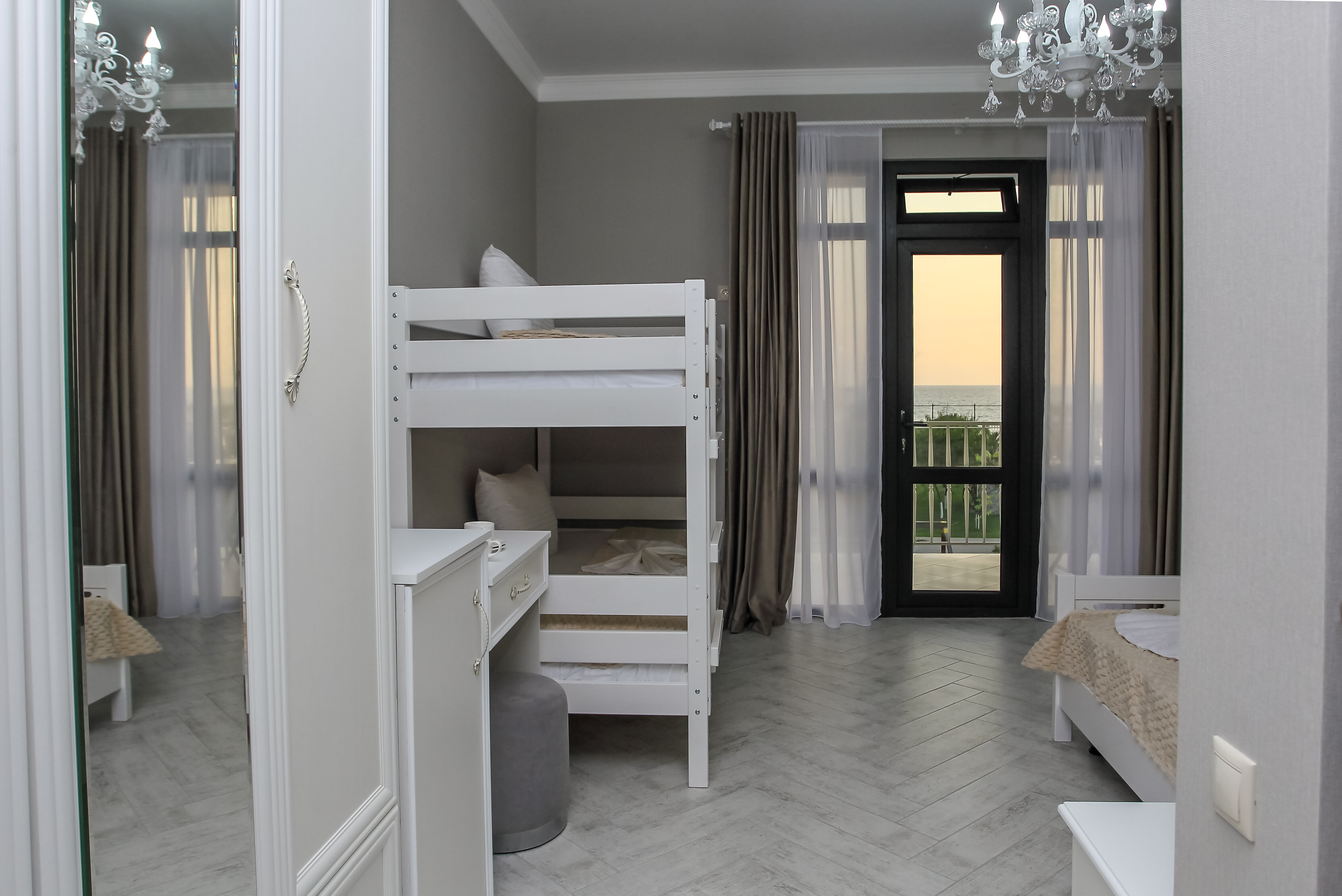 Семейный номер с видом на море