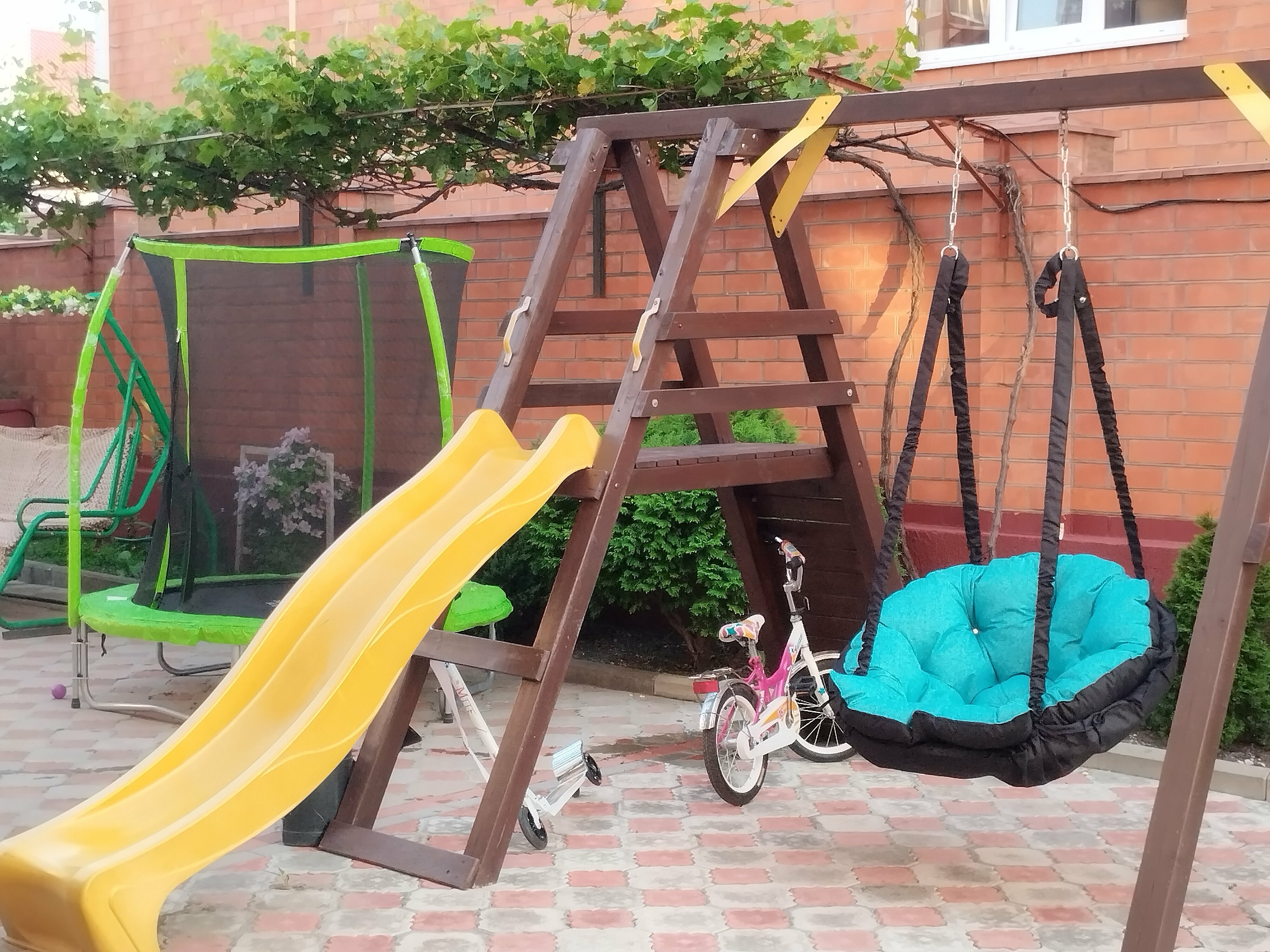 Четырехместный номер с видом на сад