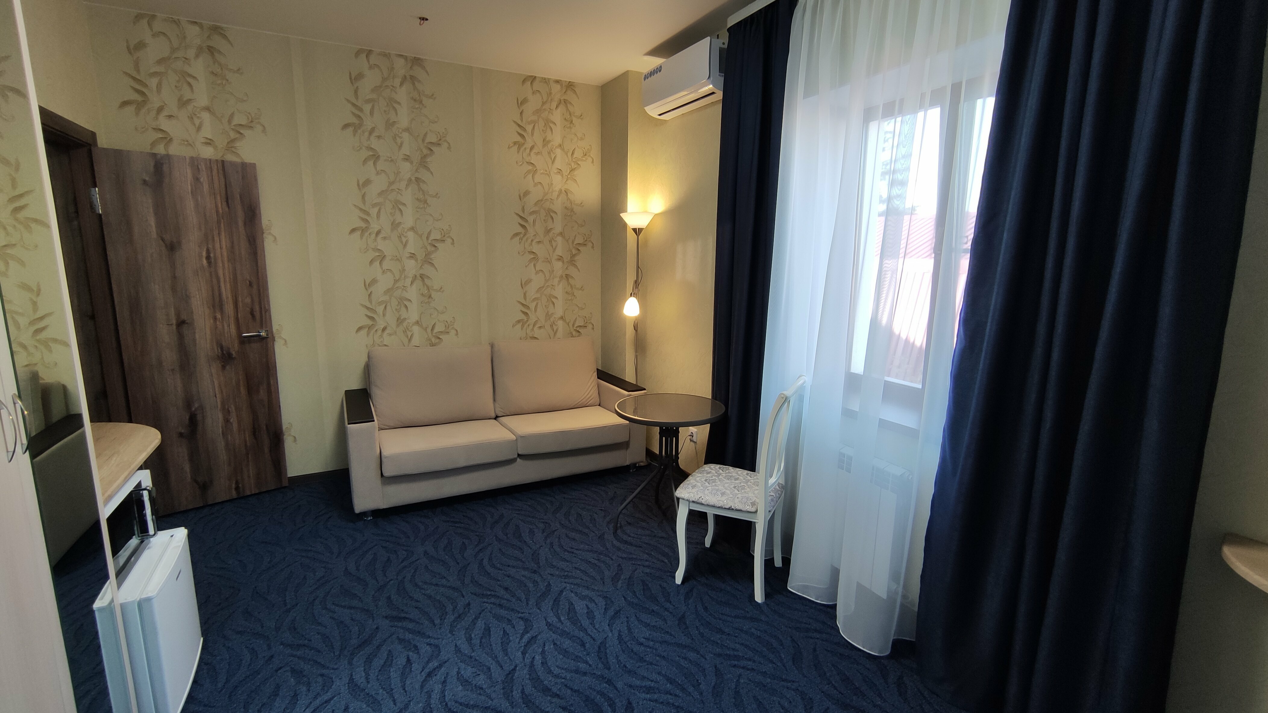 Улучшенный номер с кроватью размера «queen-size»