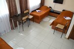 Номер стандарт с 3 односпальными кроватями (с завтраком) в Ай
