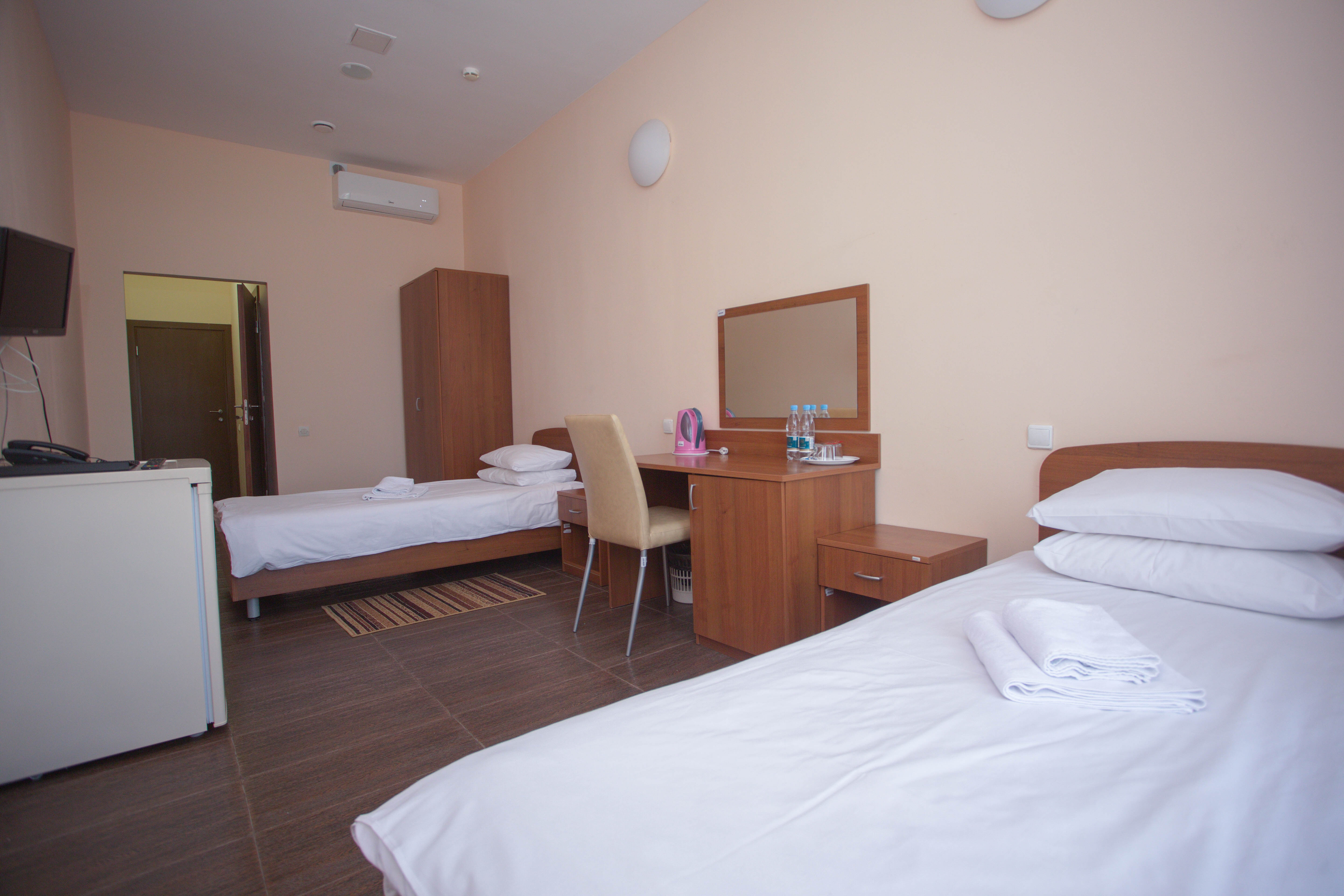 Просторный двухместный номер с 2 отдельными кроватями