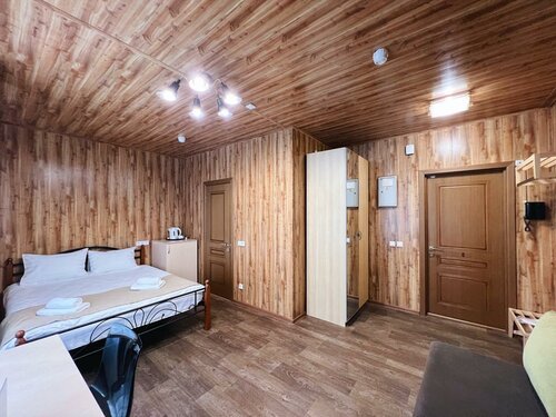 Улучшенный четырехместный номер в A-House Hotel