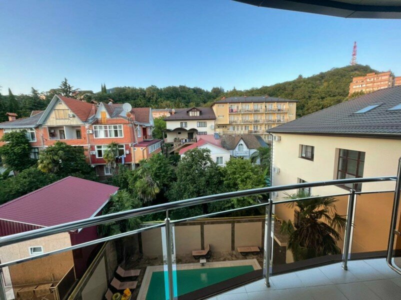 Трехместный номер с балконом