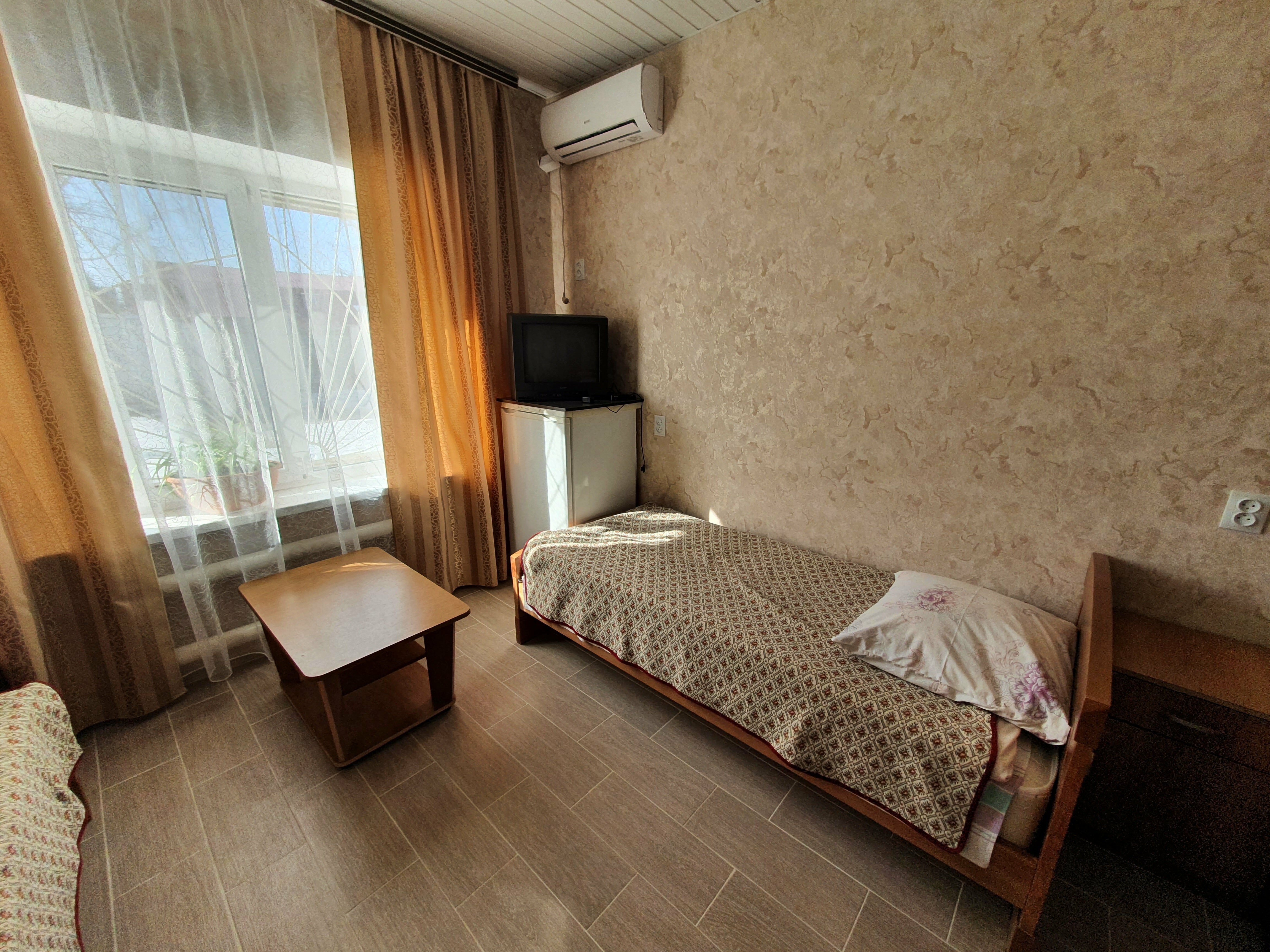 Четырехместный номер с общей ванной комнатой