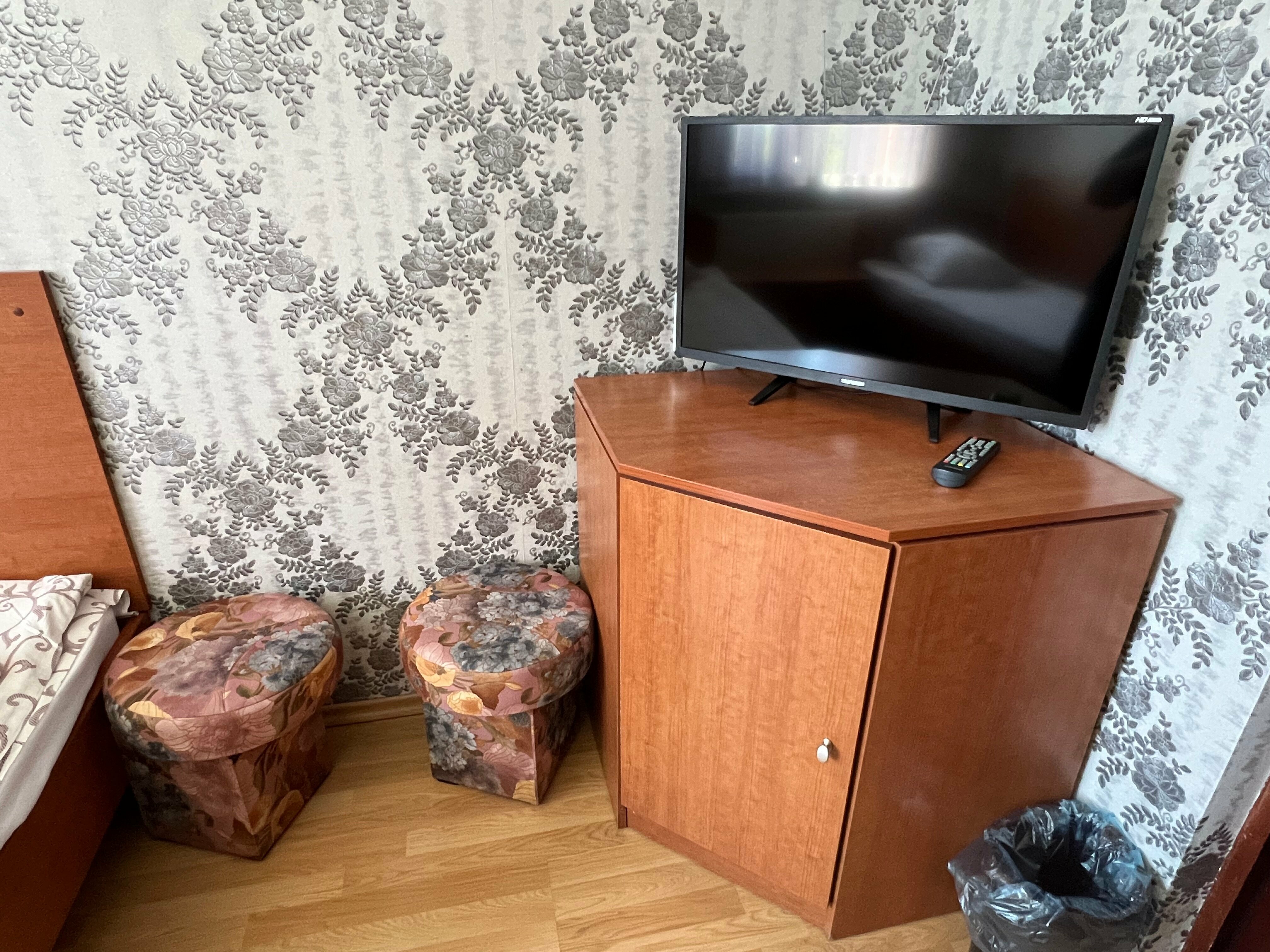 Двухместный номер с 2 отдельными кроватями и общей ванной комнатой