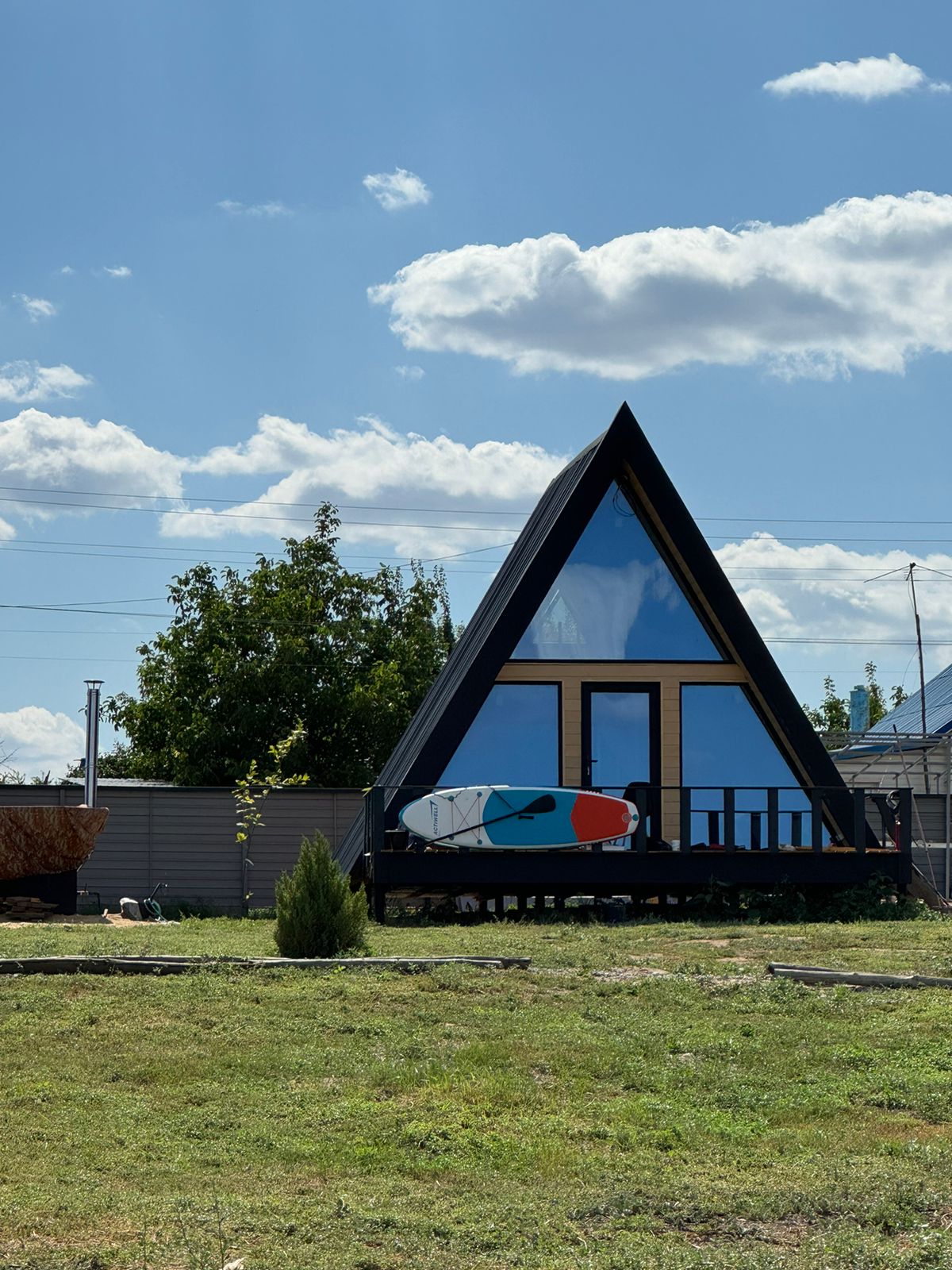 Дом на берегу реки с собственным причалом и бесплатной рыбалкой