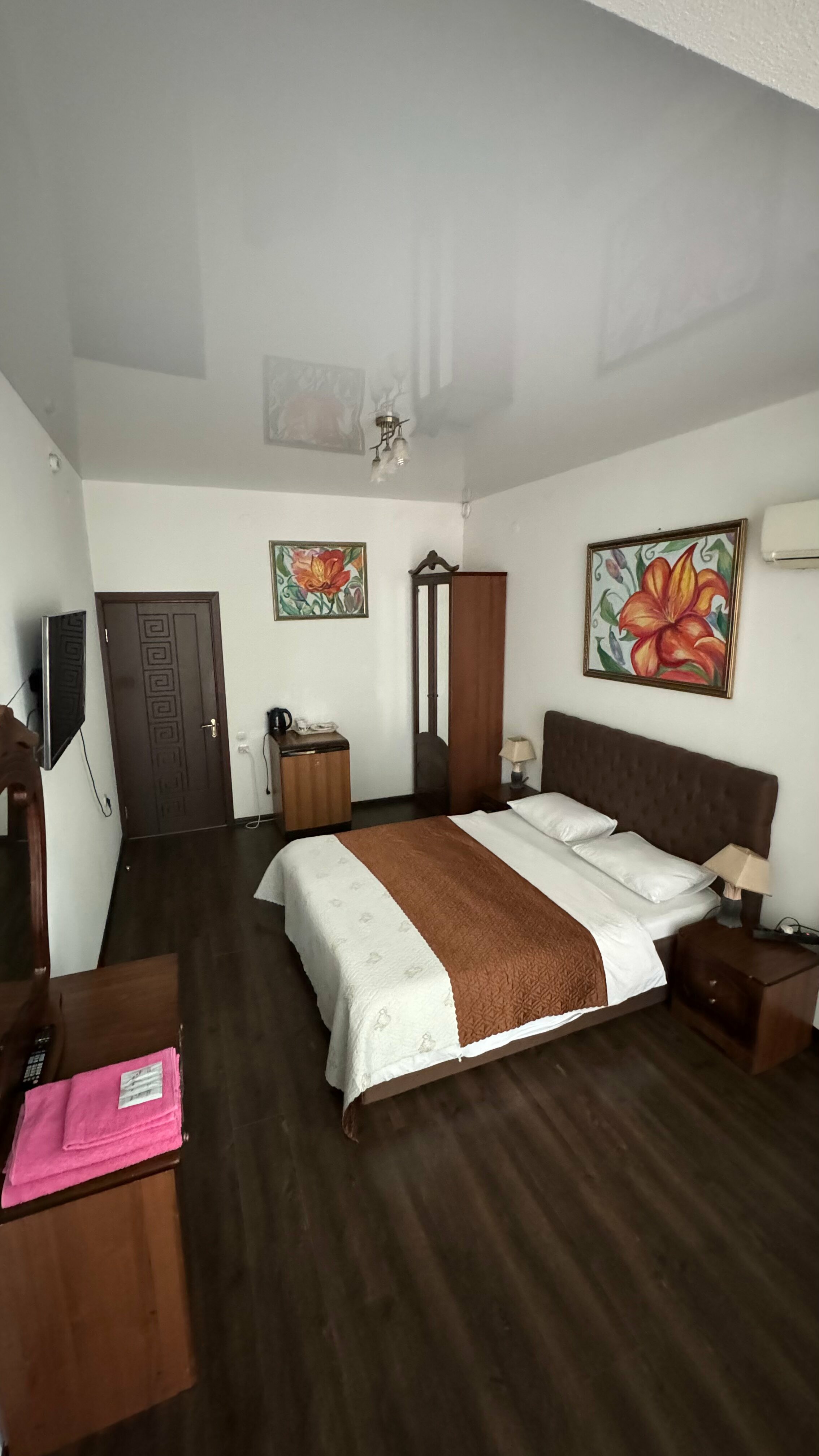 Двухместный номер с 1 кроватью и общей ванной комнатой