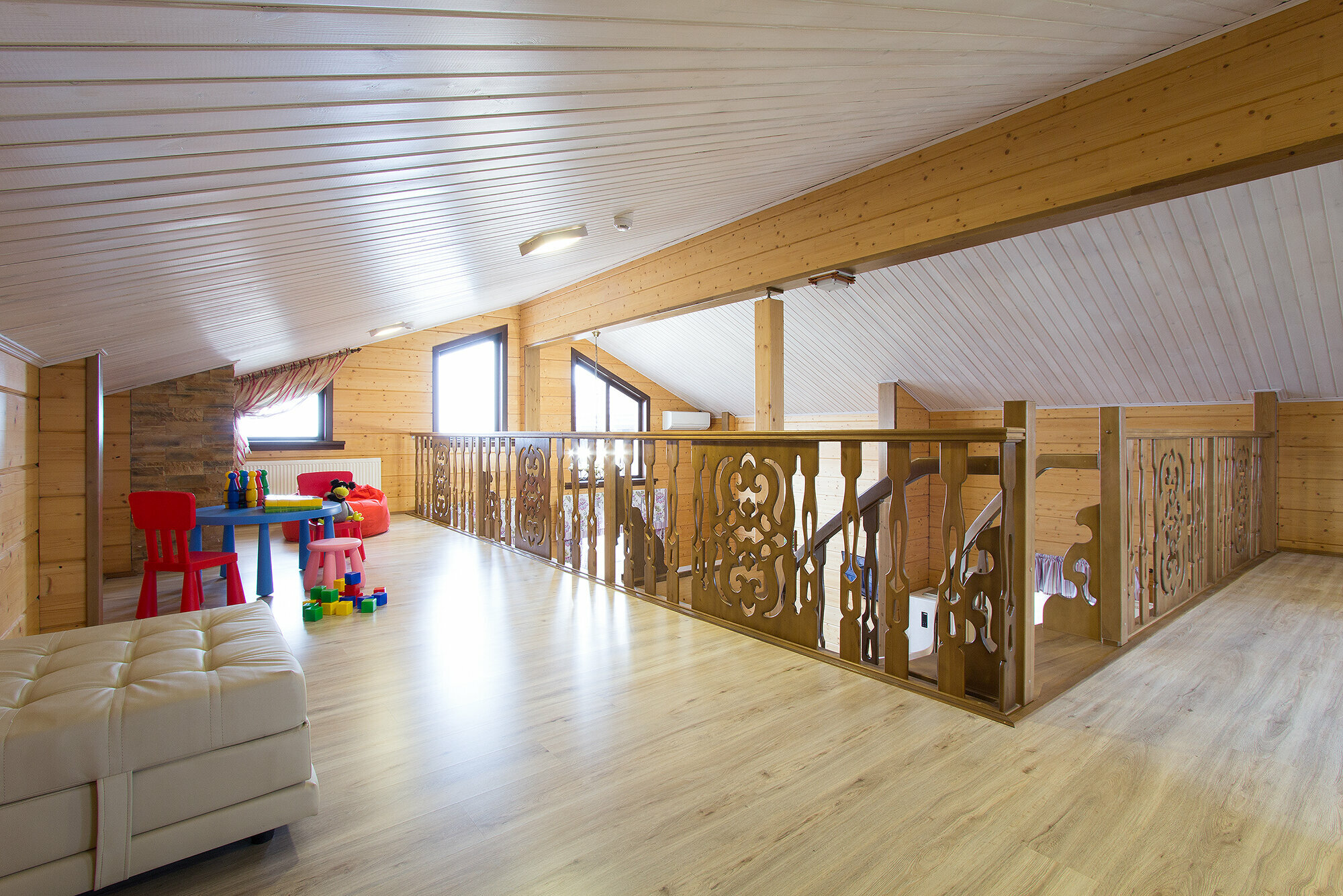 Коттедж с балконом