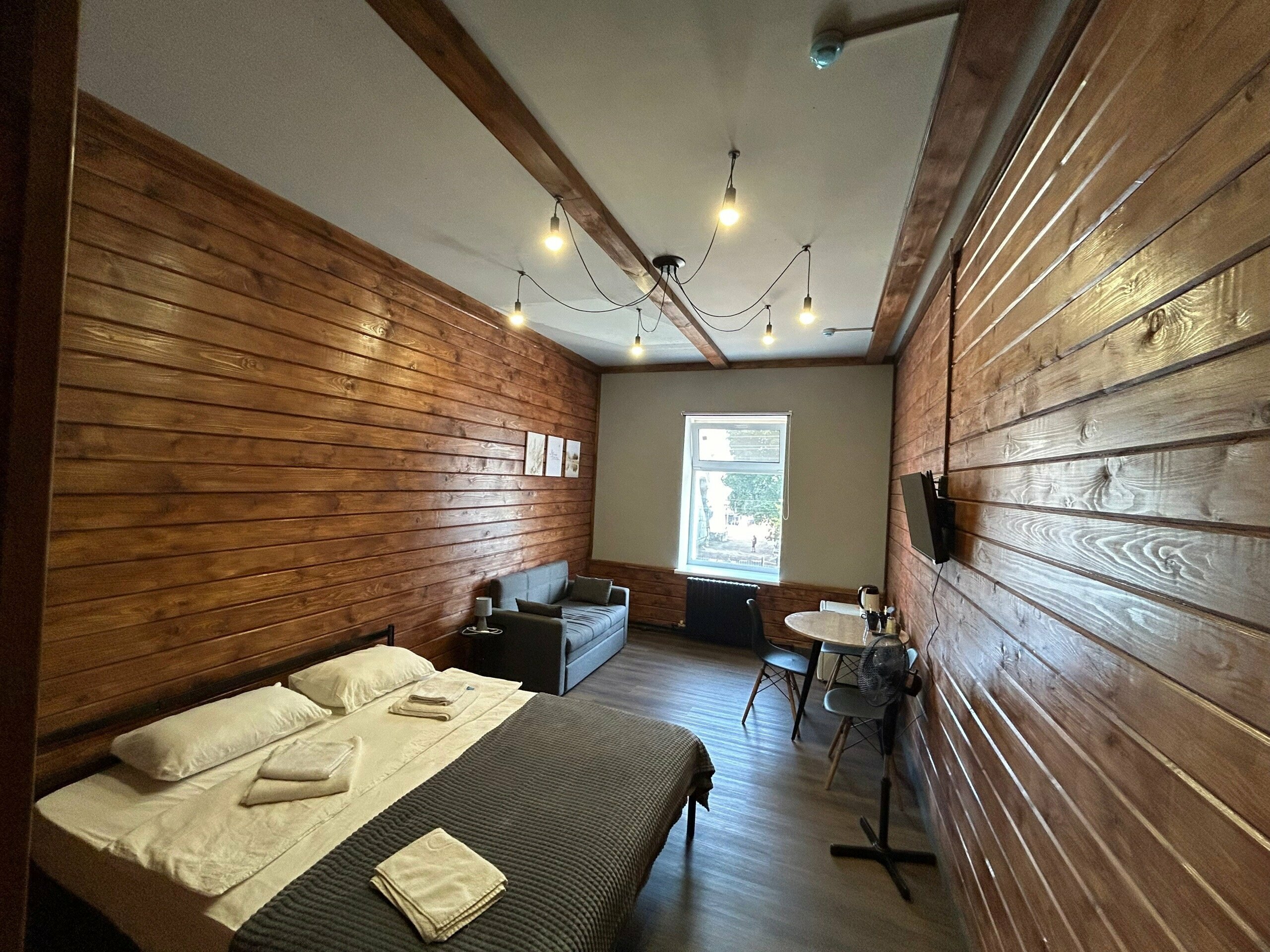 Трехместный номер с видом на город