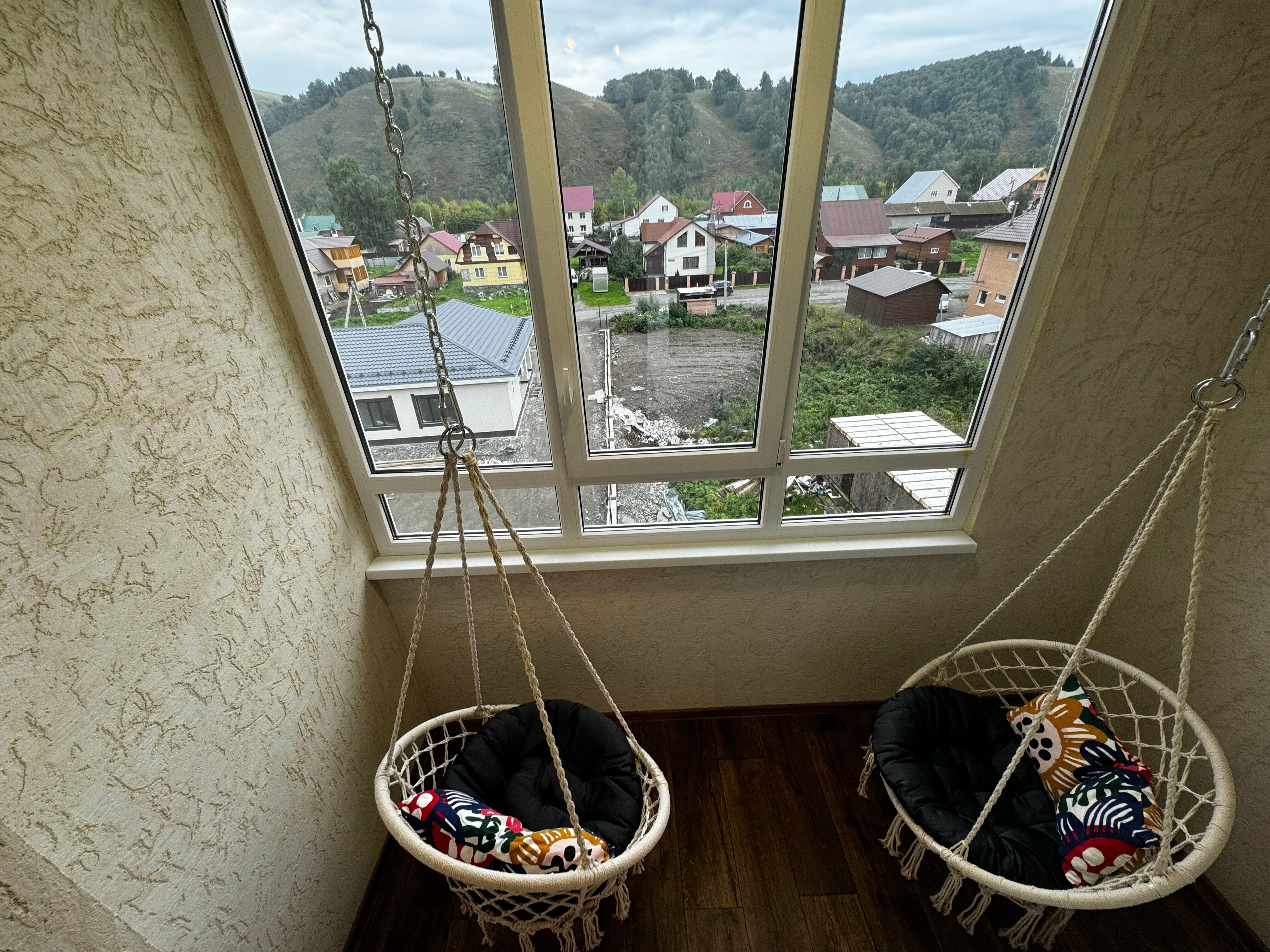 Семейный номер с видом на горы