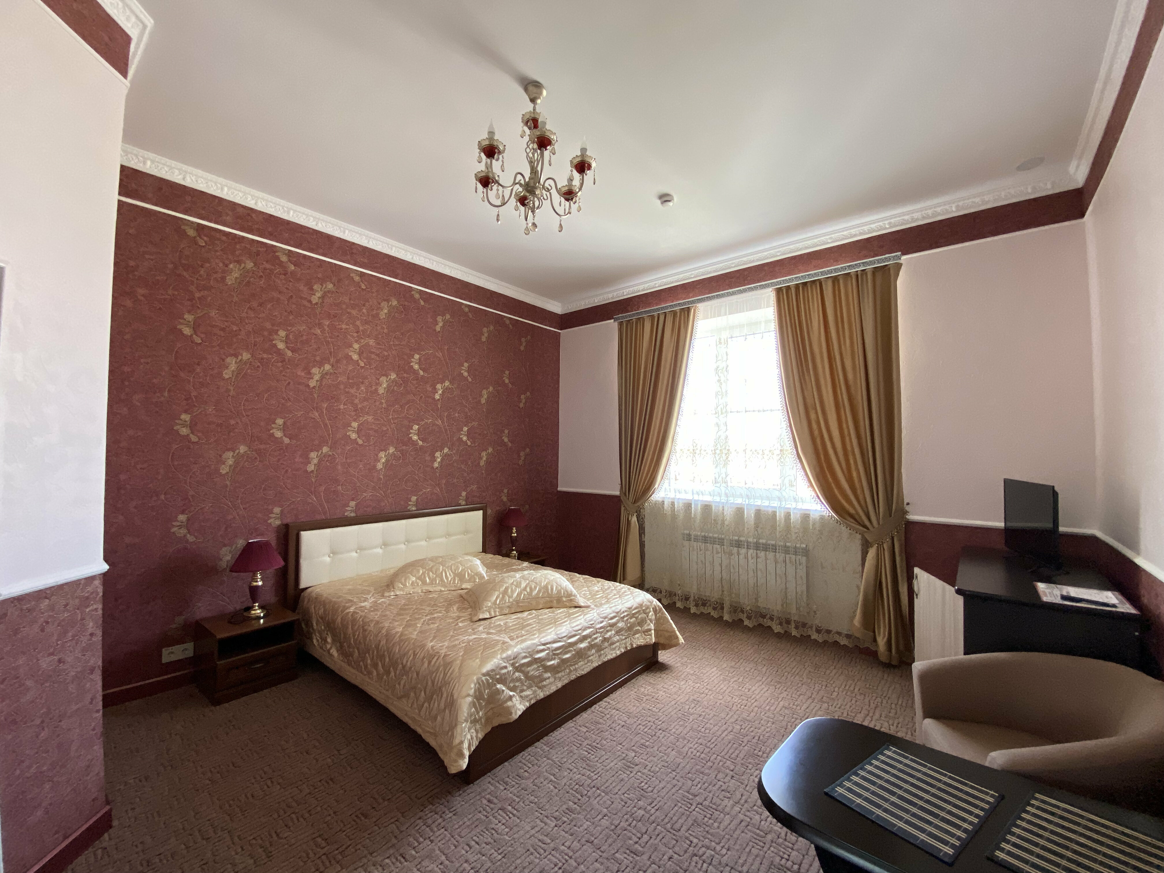 Однокомнатный двухместный номер с двухместной кроватью. Повышенной комфортабельности.