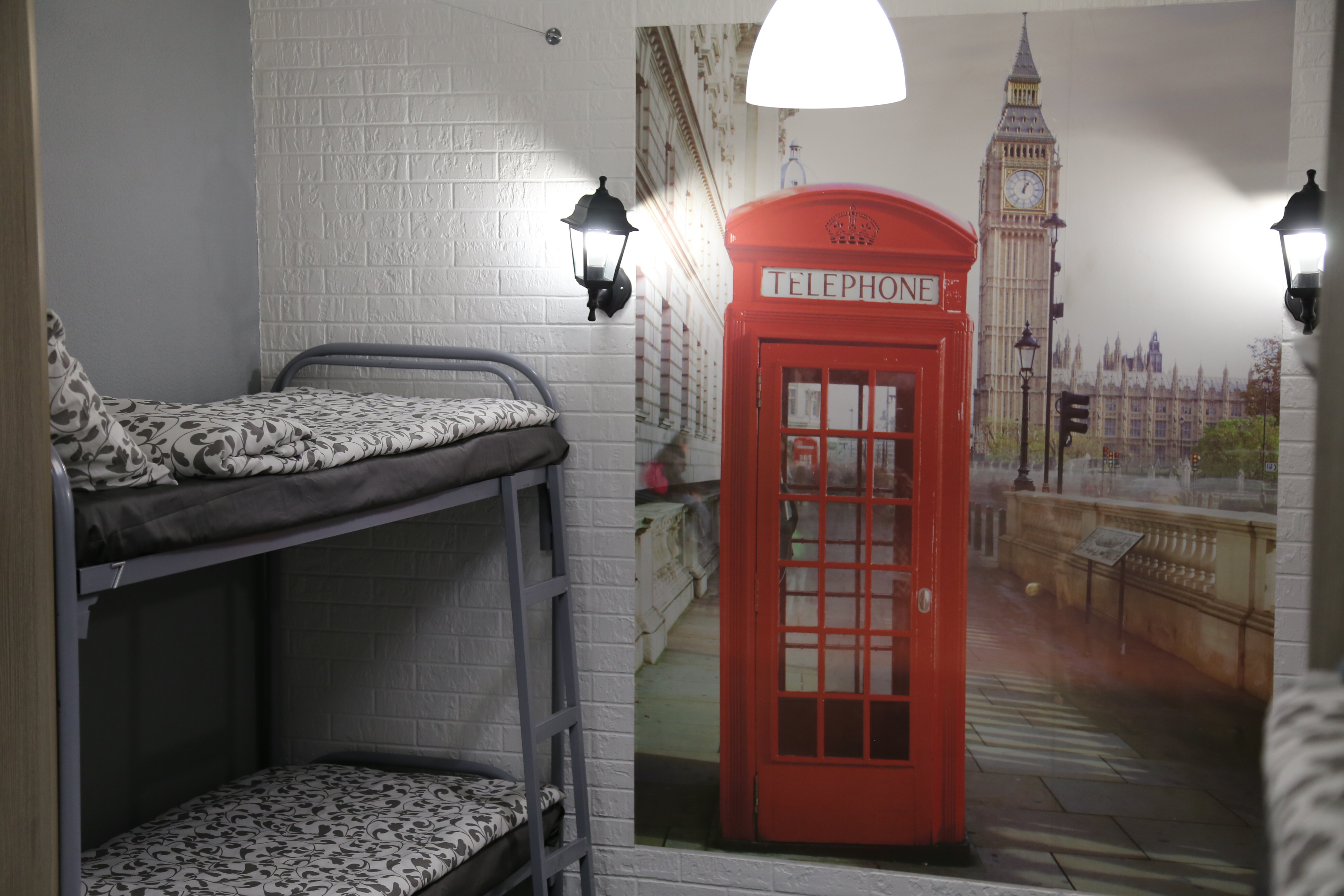 Спальное место на двухъярусной кровати в общем номере для мужчин и женщин