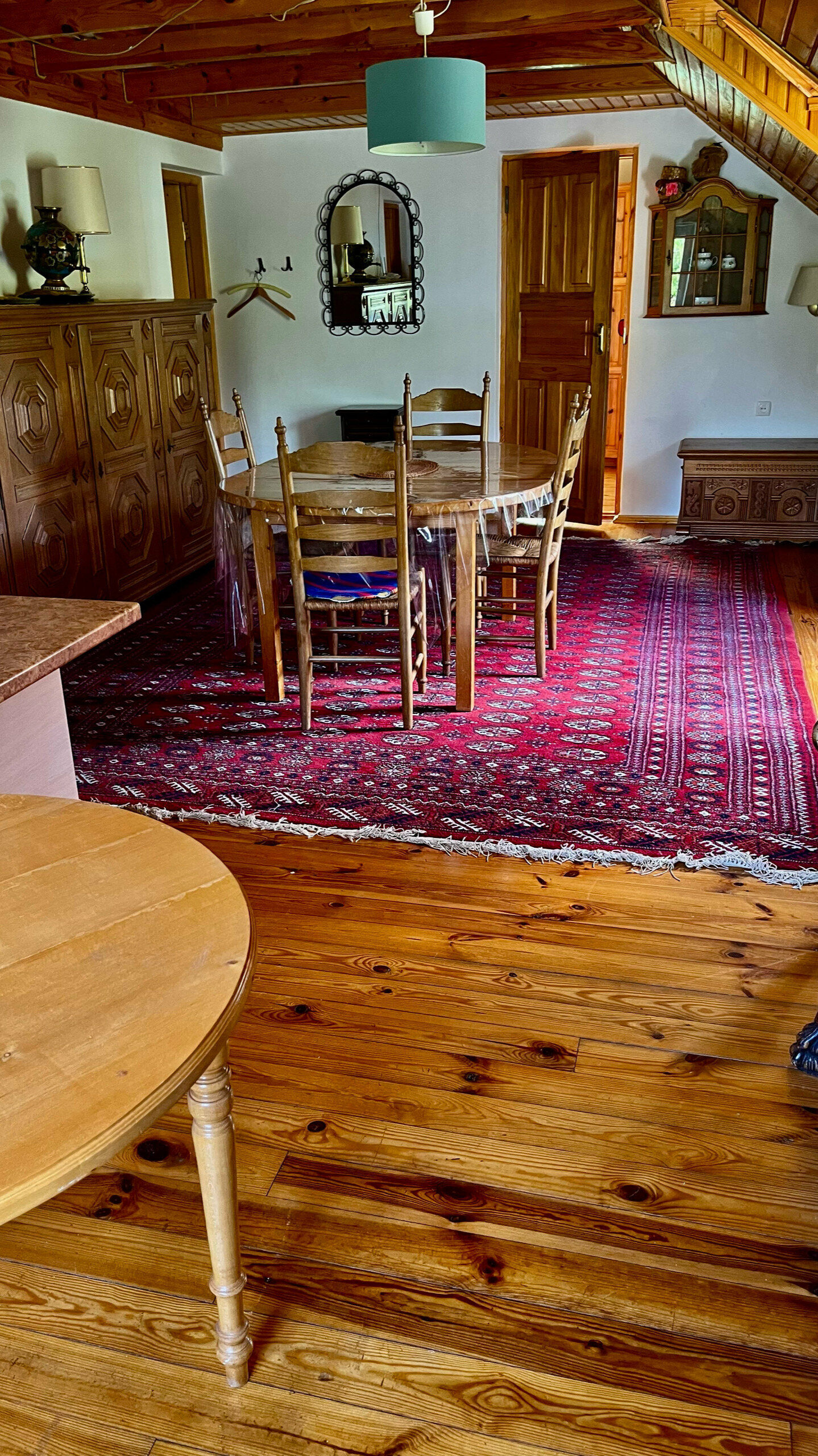 Трехместный номер с видом на горы