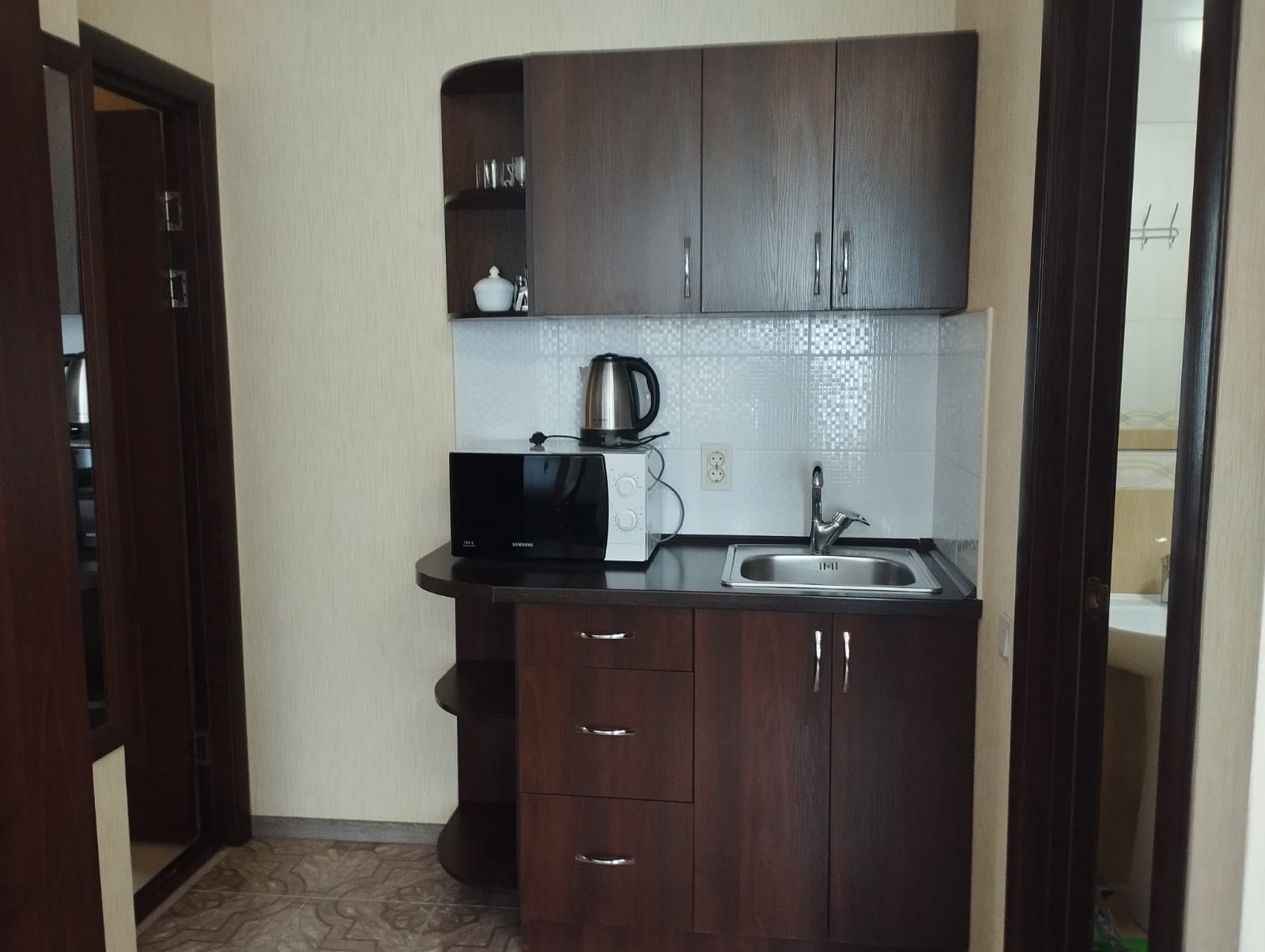 Трехместный номер с видом на горы