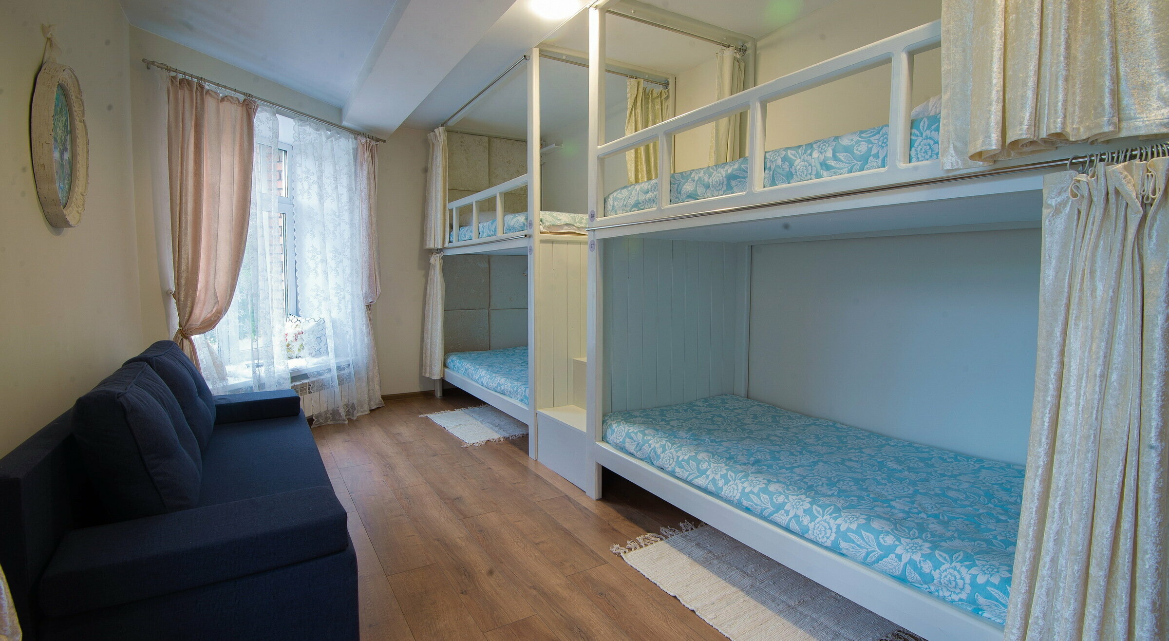 Кровать в общем номере для женщин с 4 кроватями