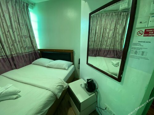 Deluxe Room в Meriton Hotel