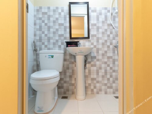 RedDoorz Family Room в RedDoorz near Pnr Espana Station