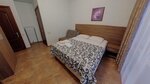 Трехместный номер с балконом и панорамным видом на море в Огонёк