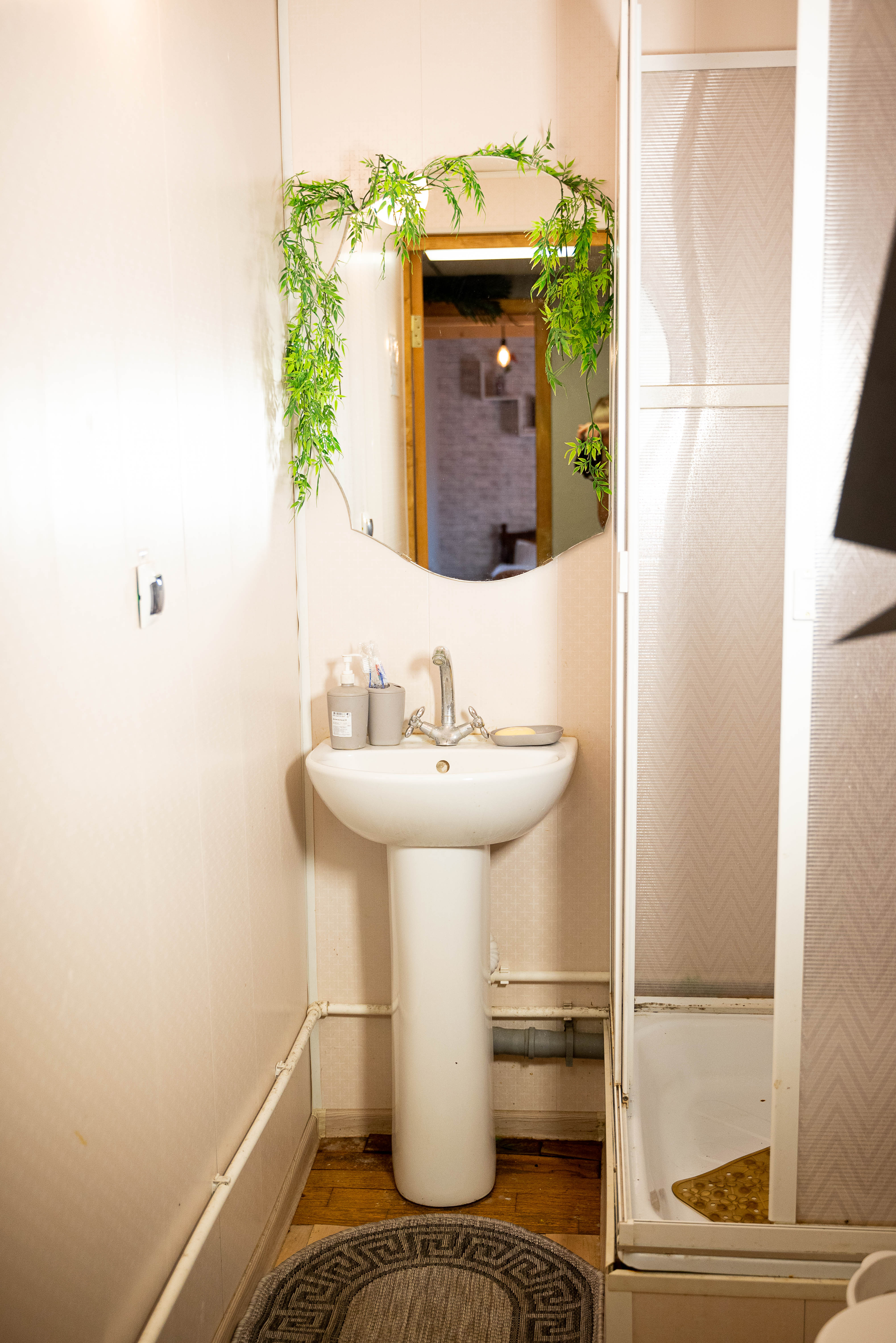 Четырехместный номер с ванной комнатой