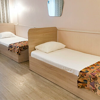 Четырехместный номер с общей ванной комнатой