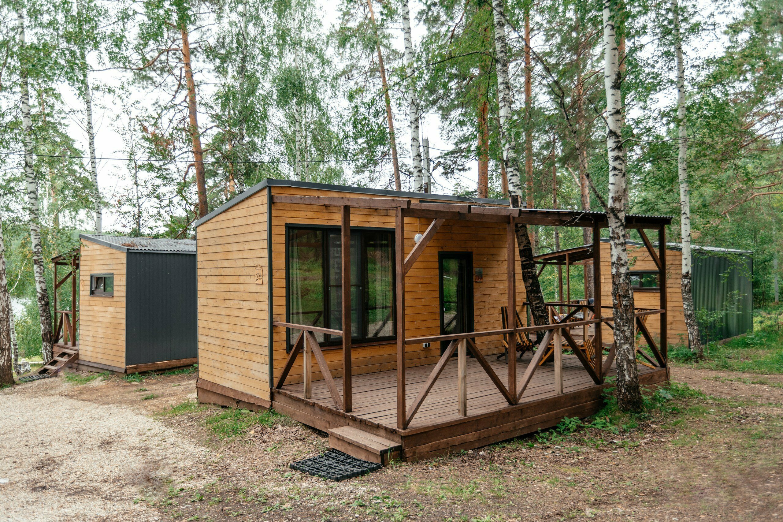 Домик 2 (двухместный номер с 1 кроватью с видом на лес)