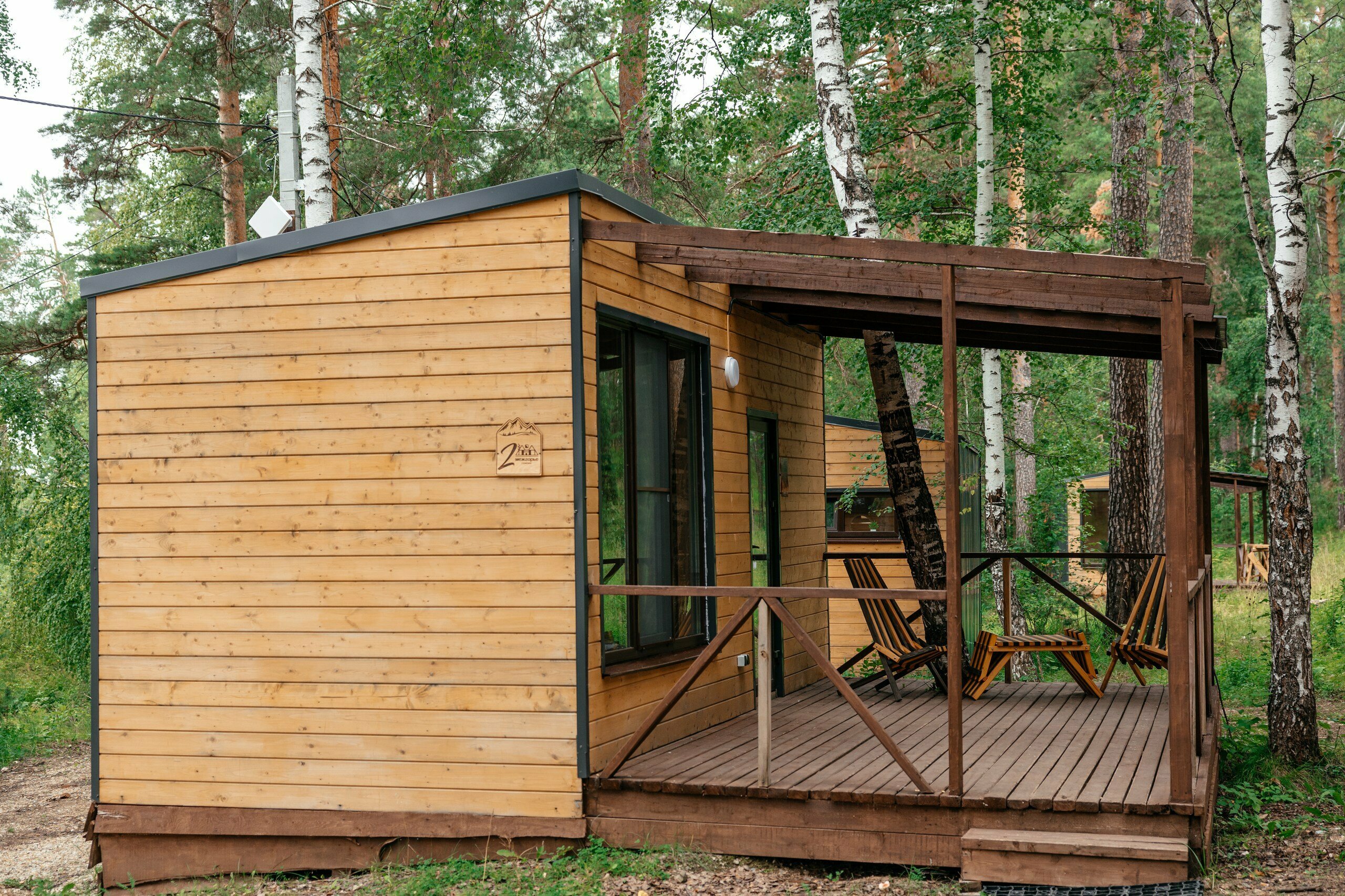 Домик 2 (двухместный номер с 1 кроватью с видом на лес)