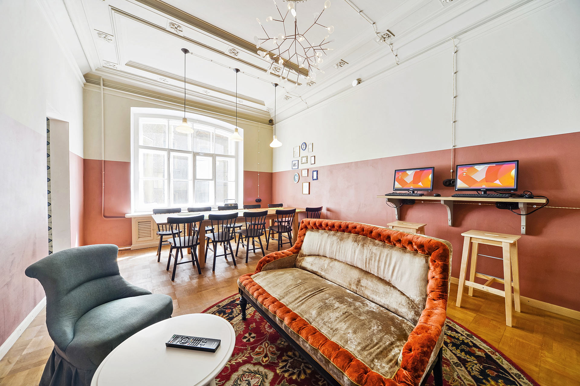 Общий номер для мужчин с 6 кроватями