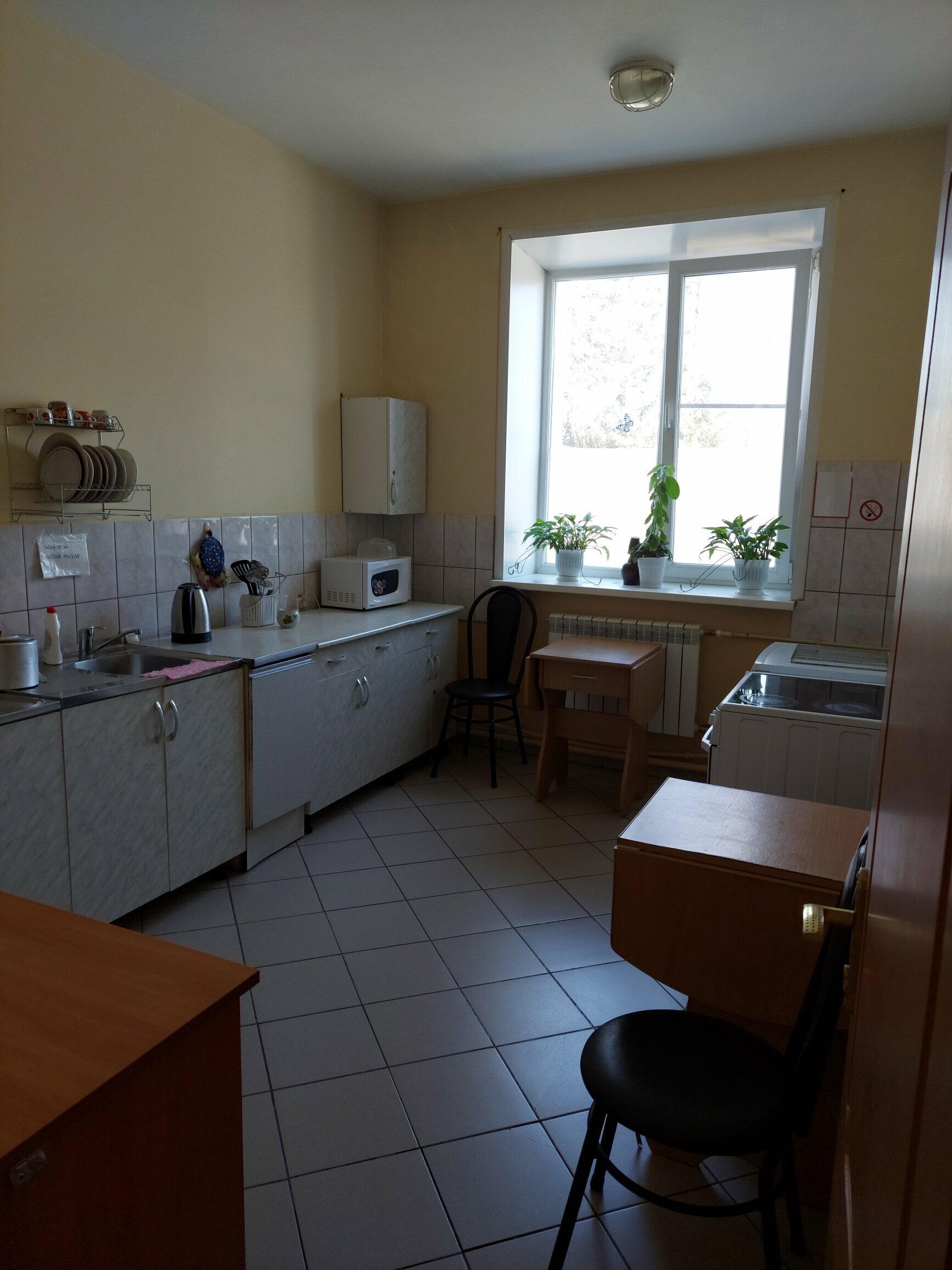 Кровать в общем 4-местном номере для мужчин и женщин