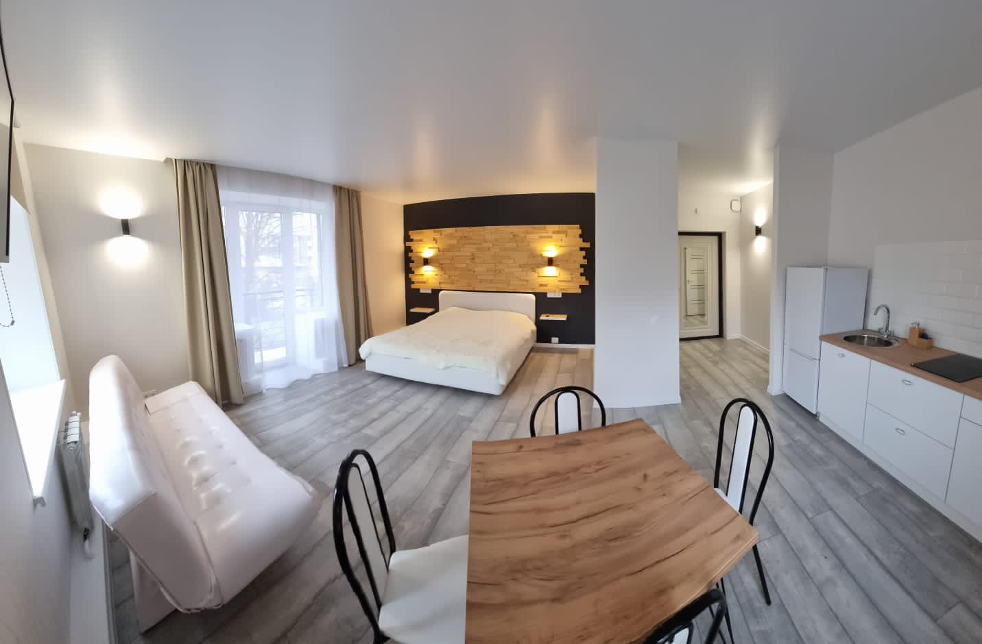 Четырехместный номер с балконом